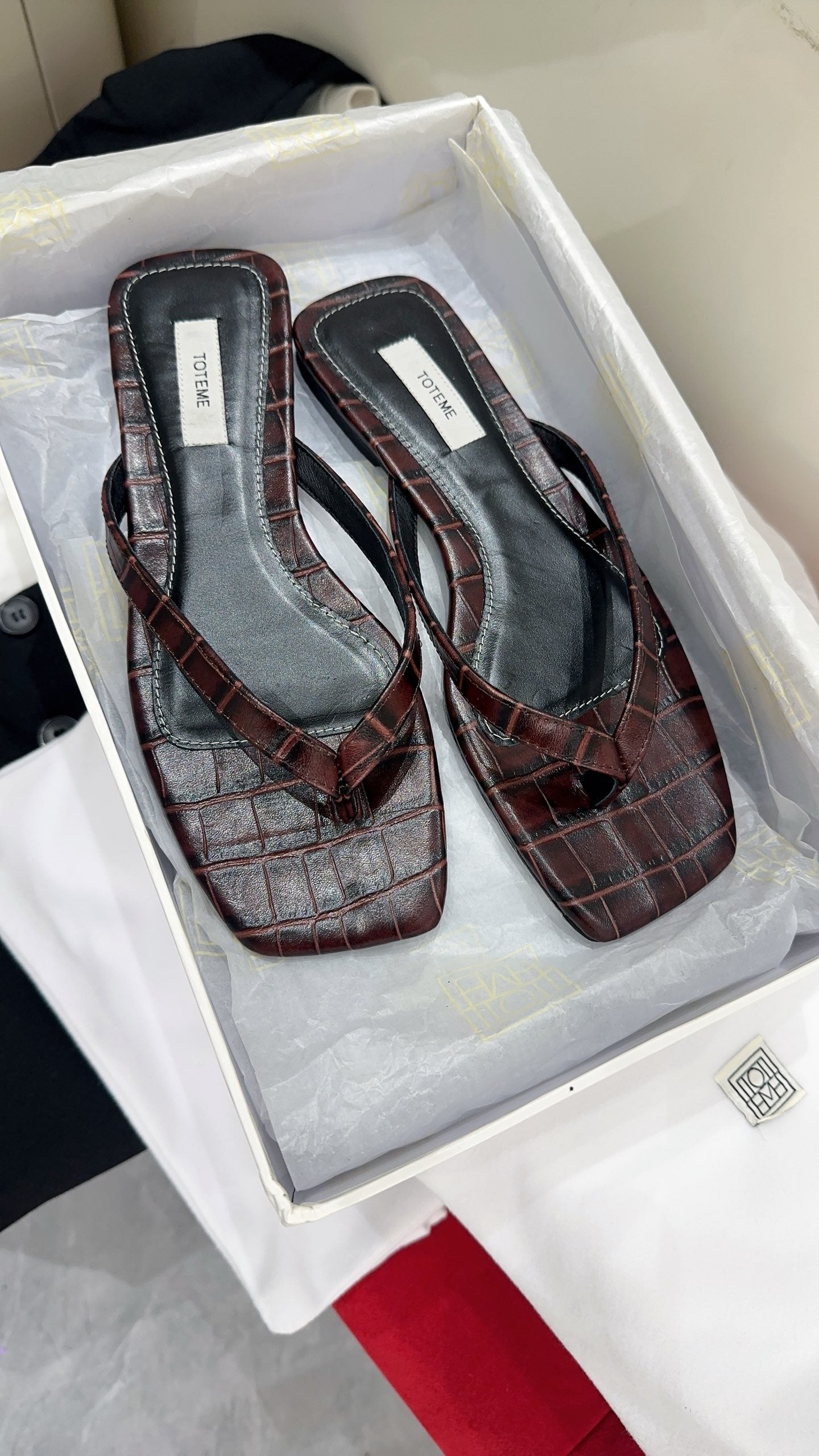 Toteme Thong Sandals Burgundy Croc-Effect Leather 751655