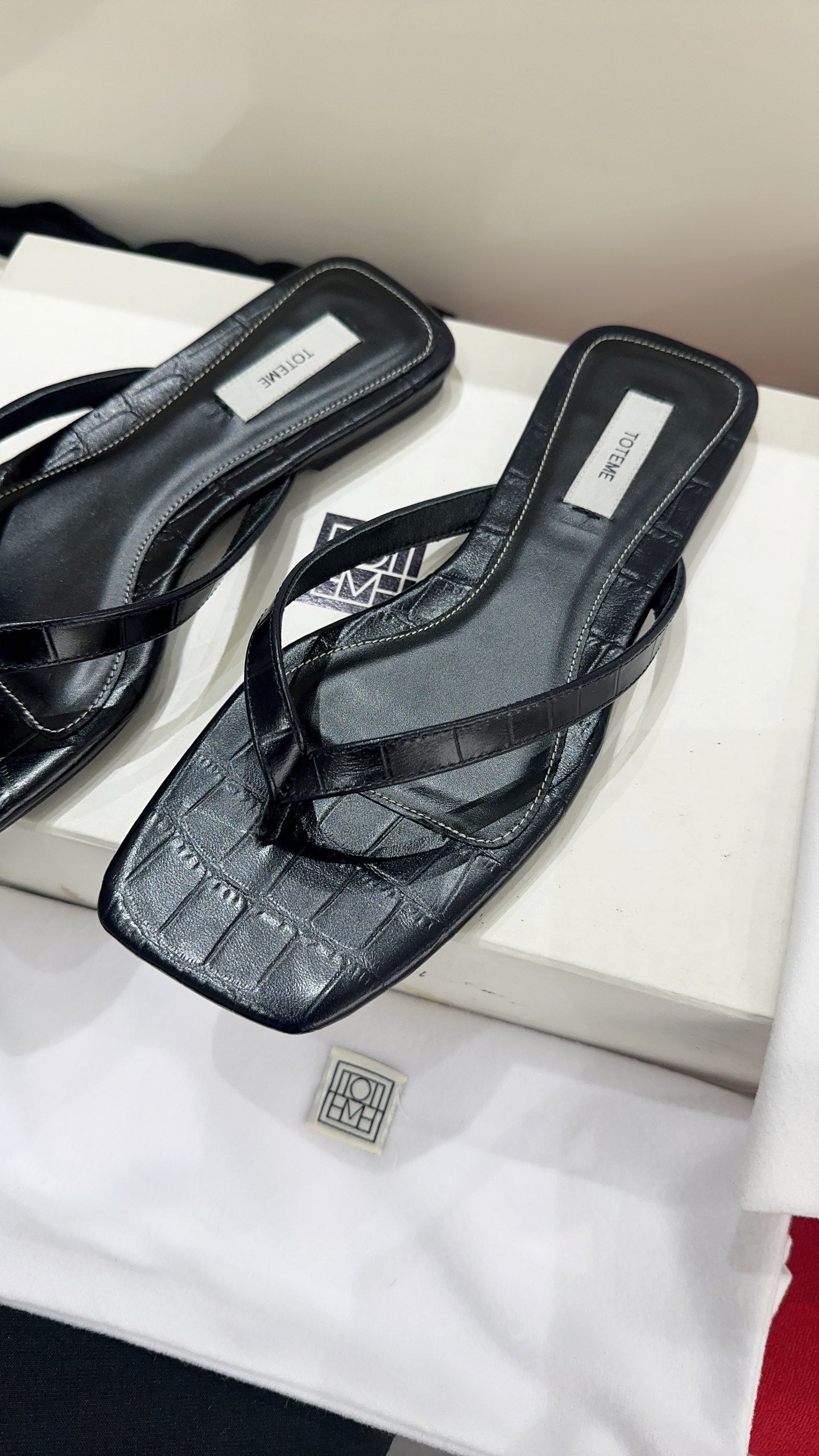 Toteme Thong Sandals Black Croc-Effect Leather 751656