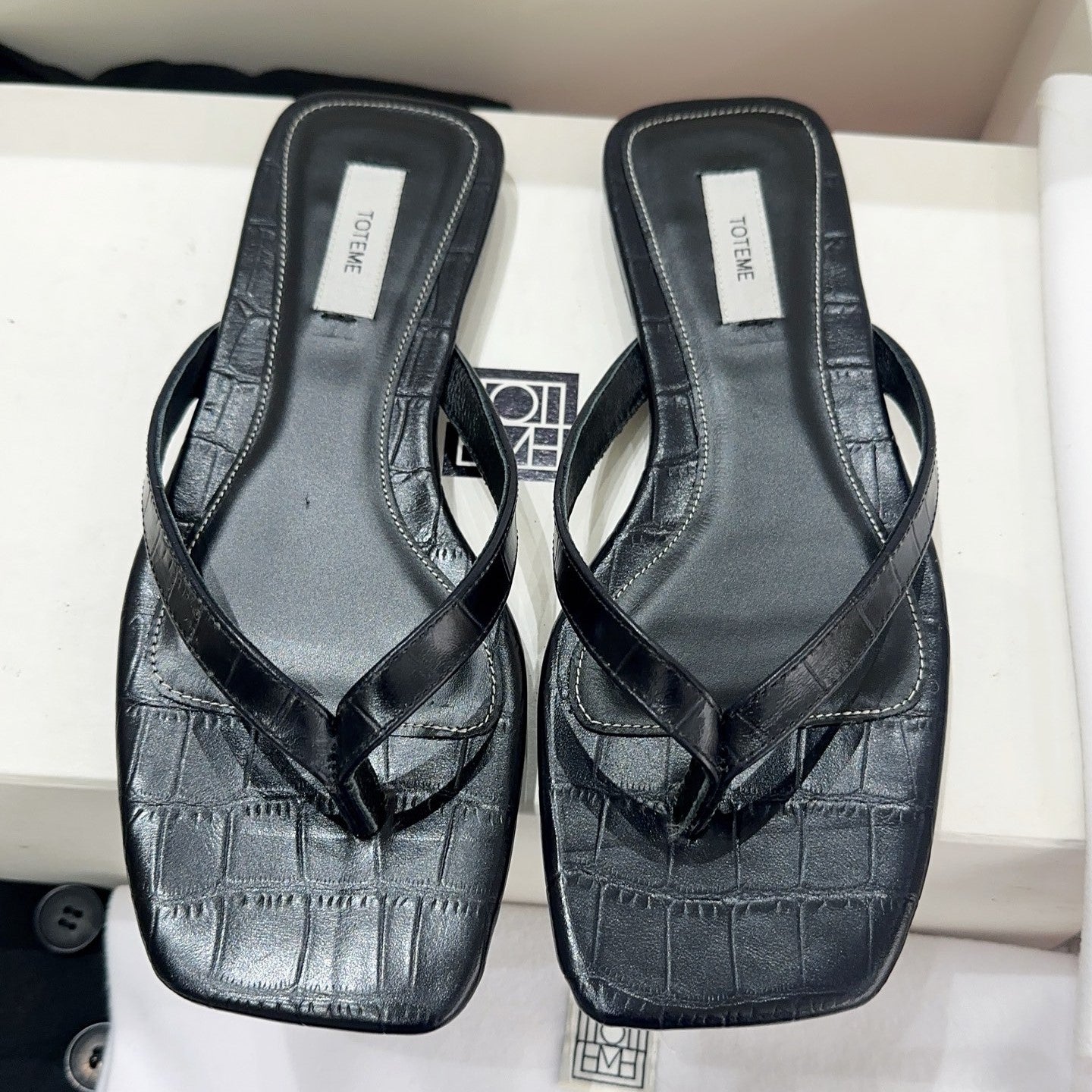 Toteme Thong Sandals Black Croc-Effect Leather 751656