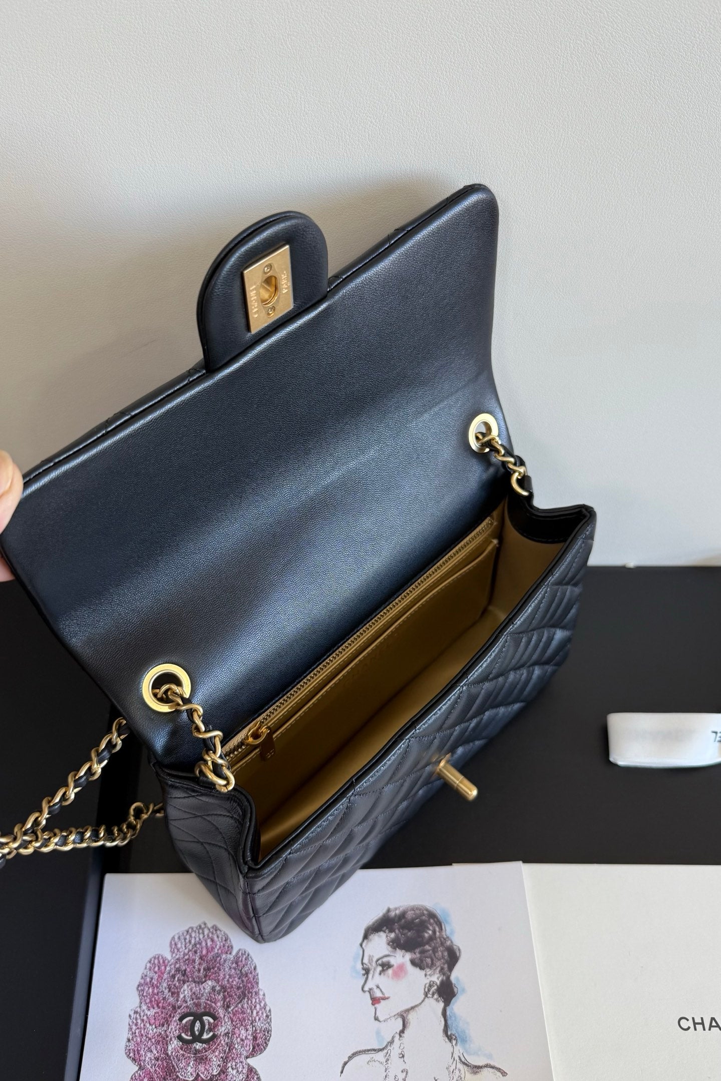 CC Crush Square 23.5cm Black Quilted Leather 282580