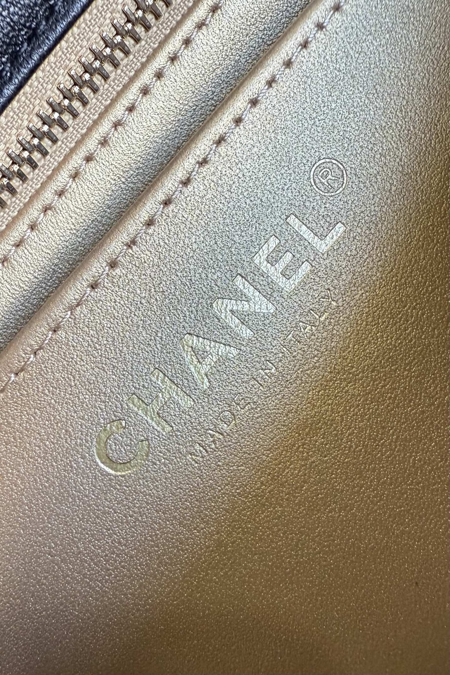 CC Crush Square 23.5cm Black Quilted Leather 282580