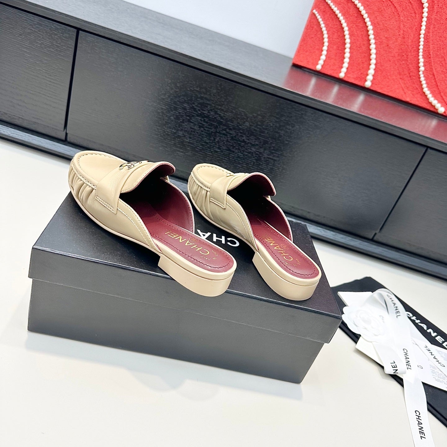 CC 26A Métiers d’art 2026 Mules Beige Glossy Sheepskin 900228