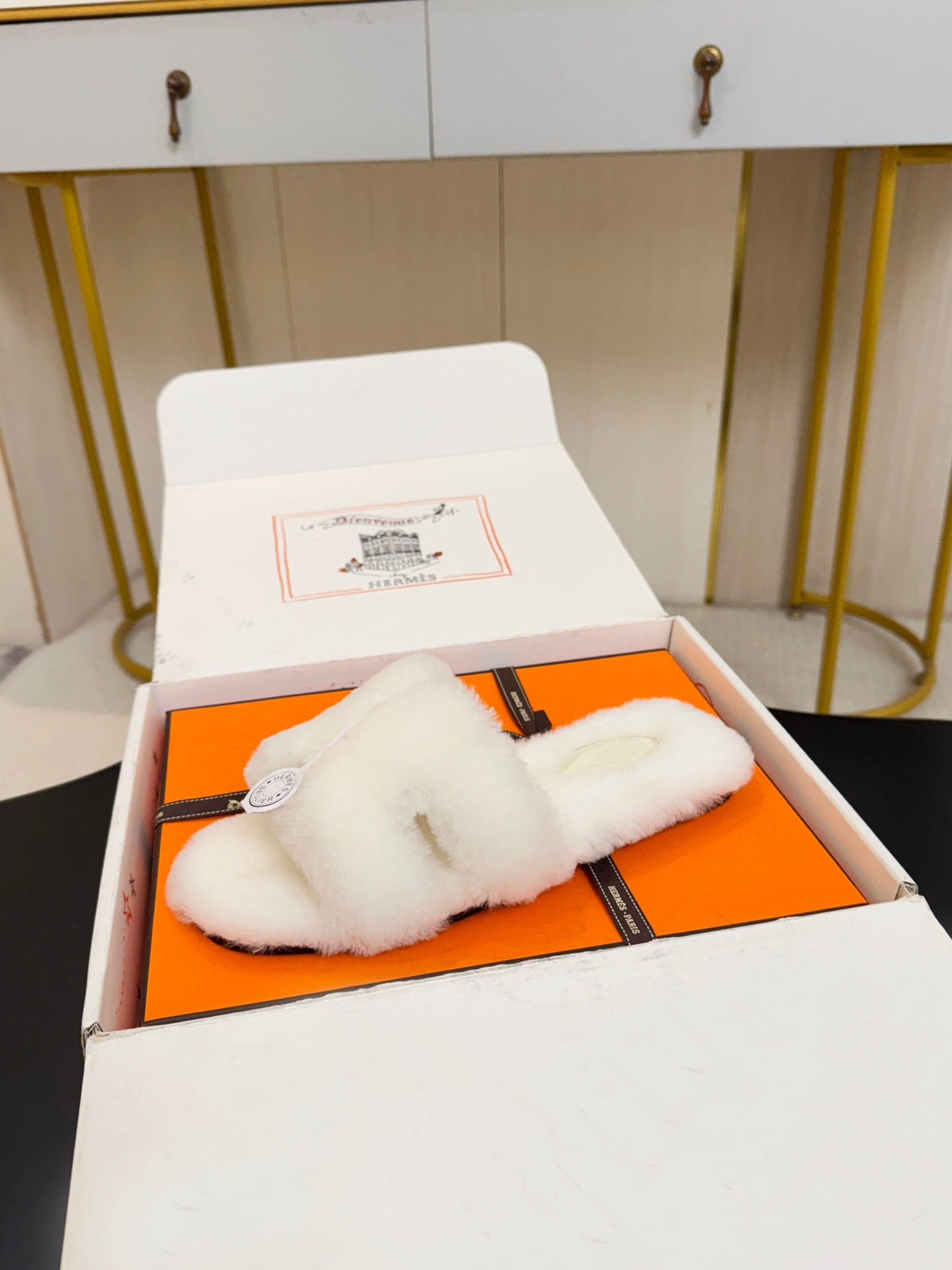 HM Oran Fluffy Slide White Shearling 200021