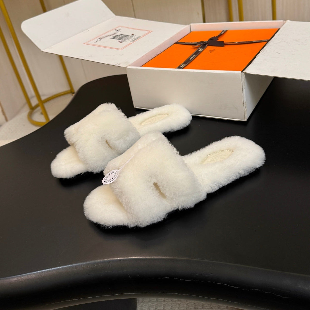HM Oran Fluffy Slide White Shearling 200021