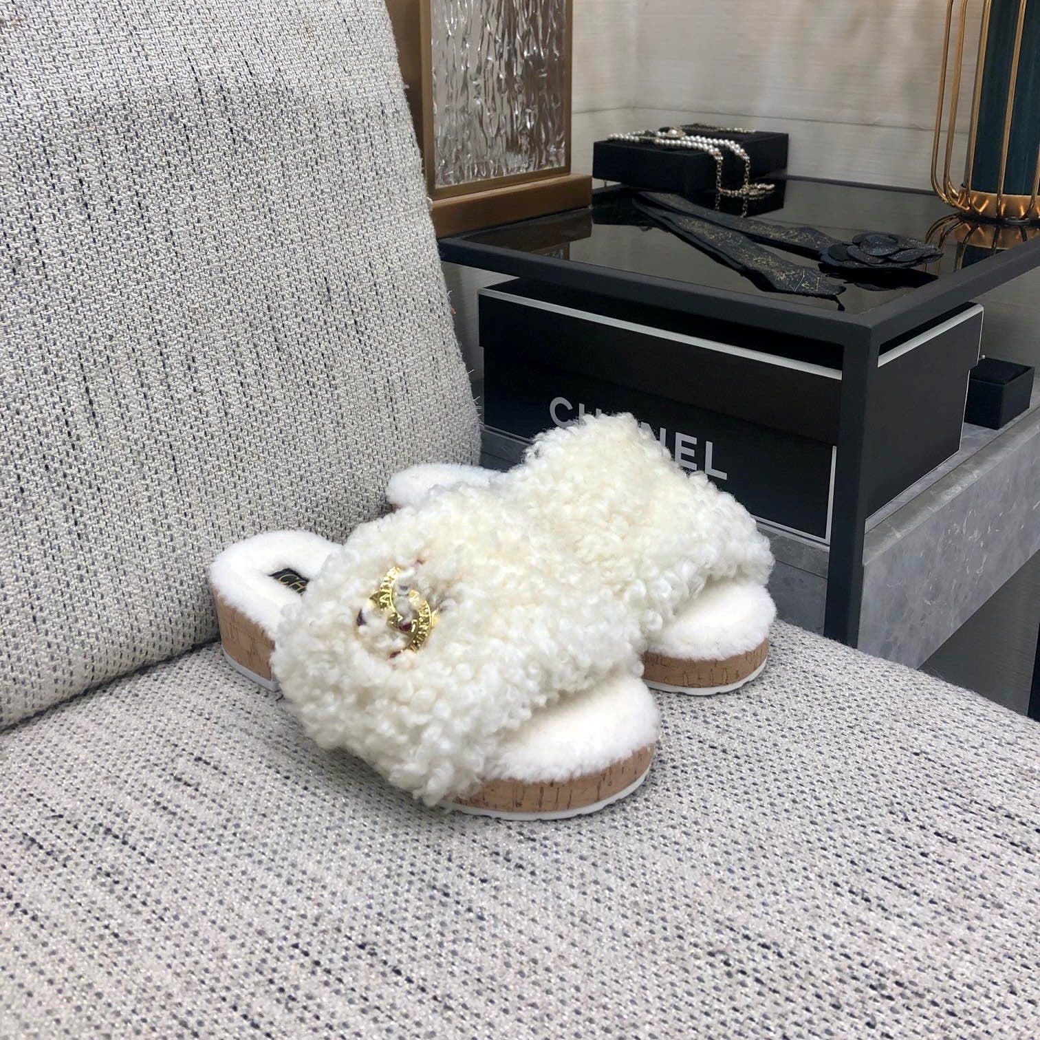 CC 26s Slides White Shearling 970124