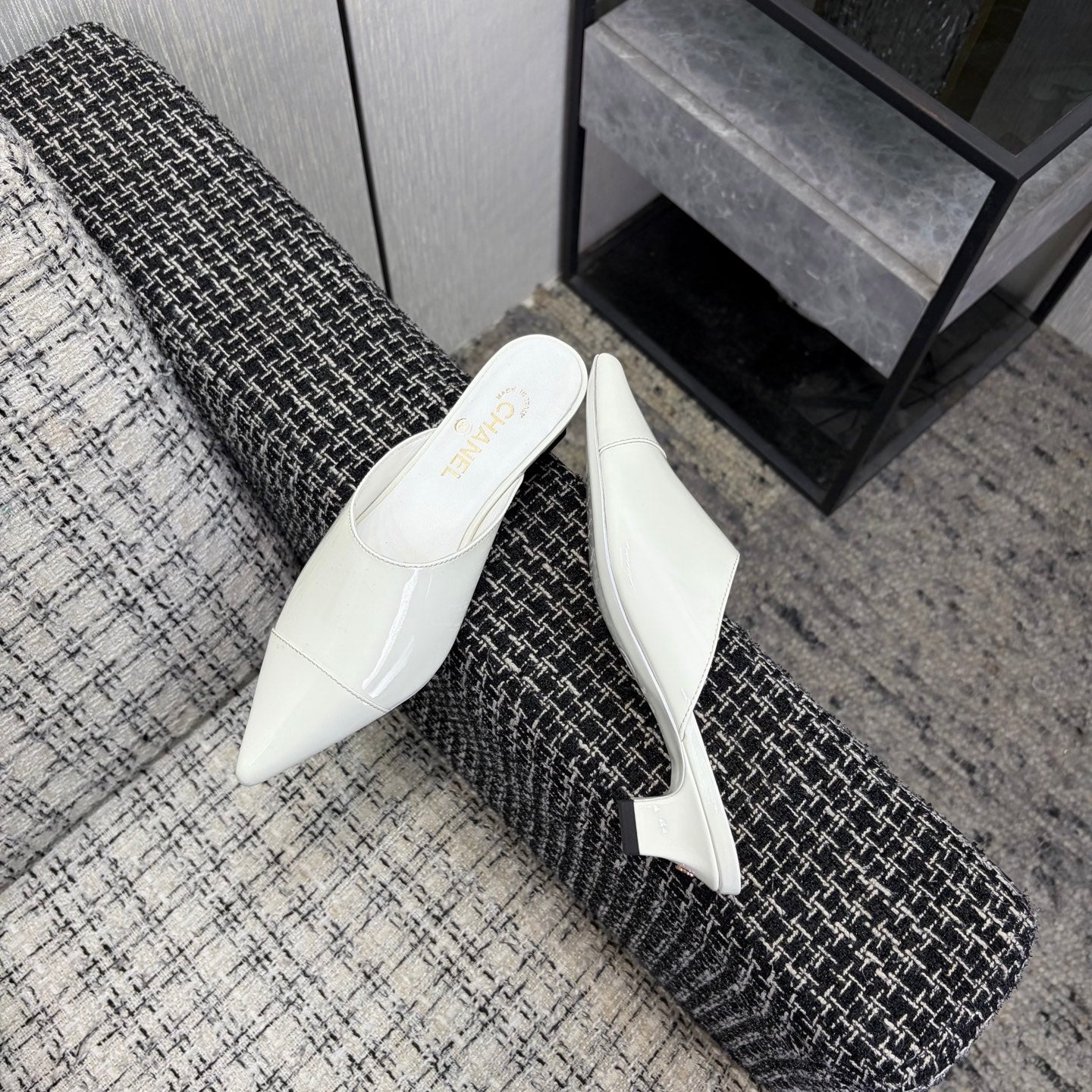 CC 2026 Pointed Toe Mule 4cm White Patent Leather 688710