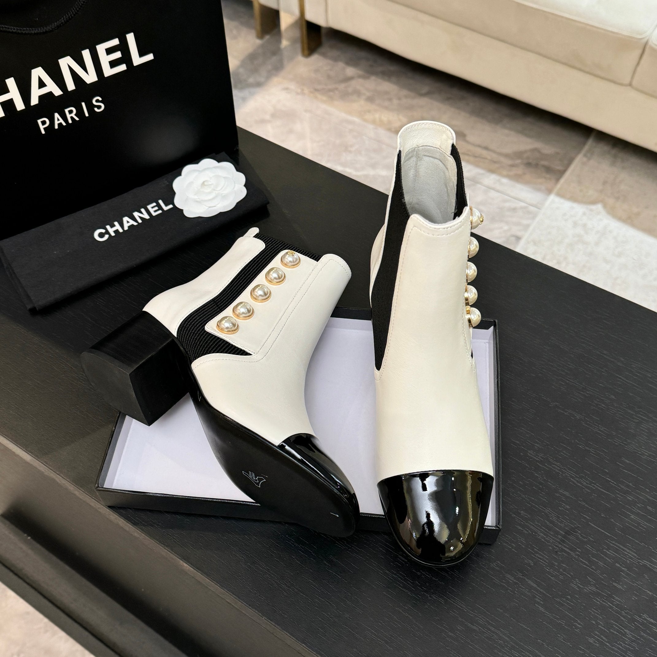CC 25K FW Ankle Boots With Pearl 60mm White Sheepskin 528387
