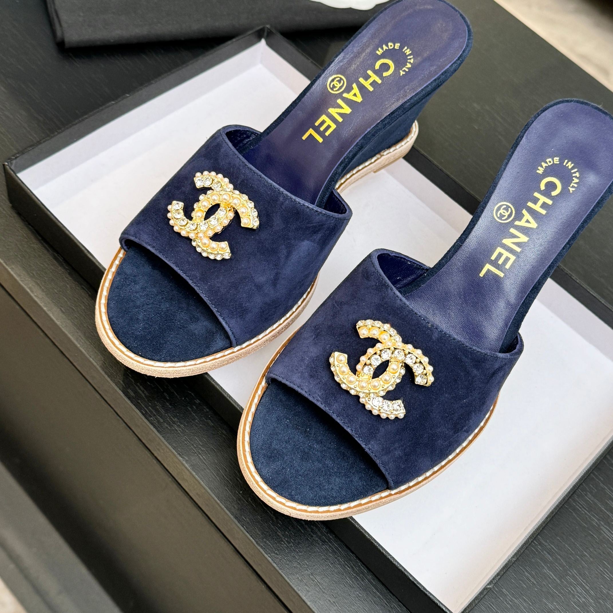 CC 26C Wedge Sandals Dark Blue Gold Suede 672978