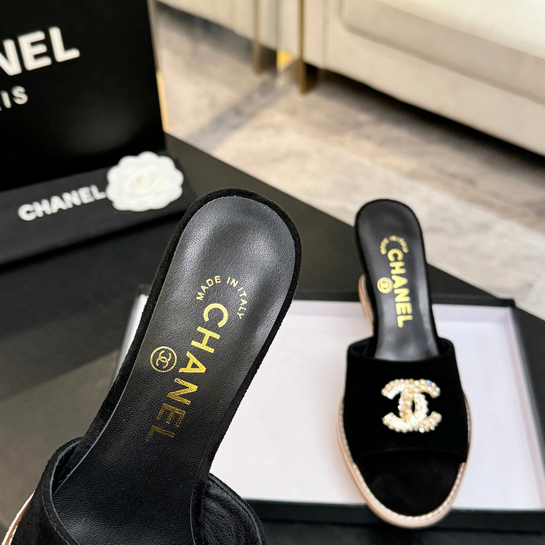 CC 26C Wedge Sandals Black Gold Suede 672979