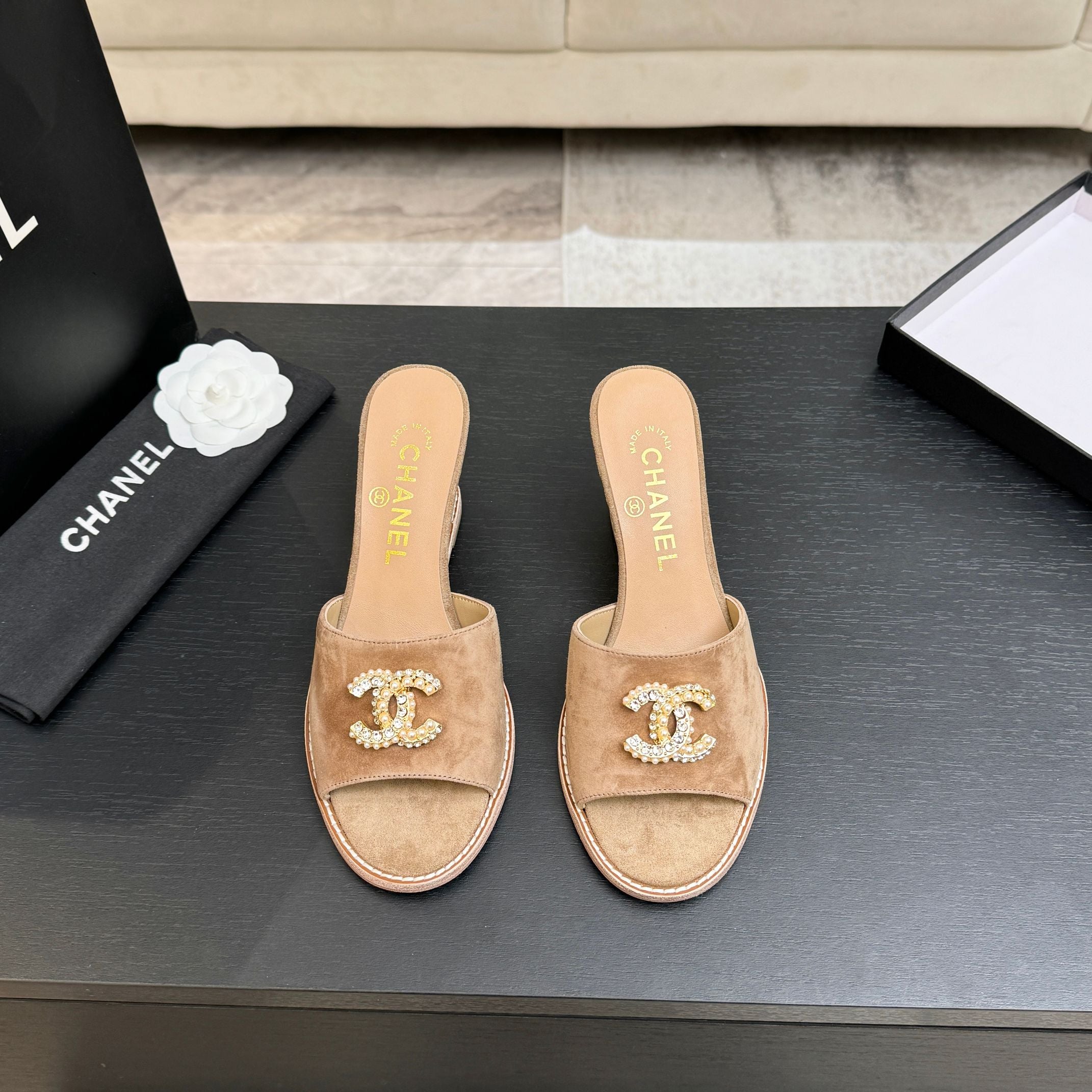 CC 26C Wedge Sandals Brown Gold Suede 672981