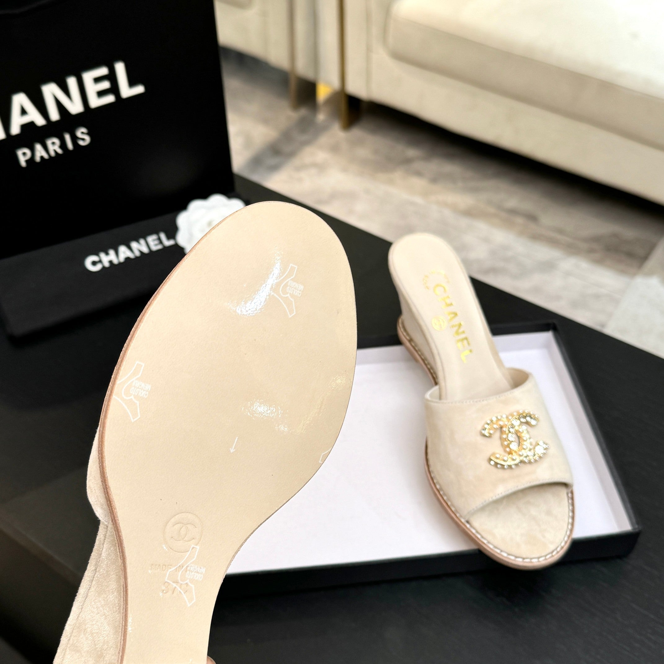 CC 26C Wedge Sandals Ivory Gold Suede 672982