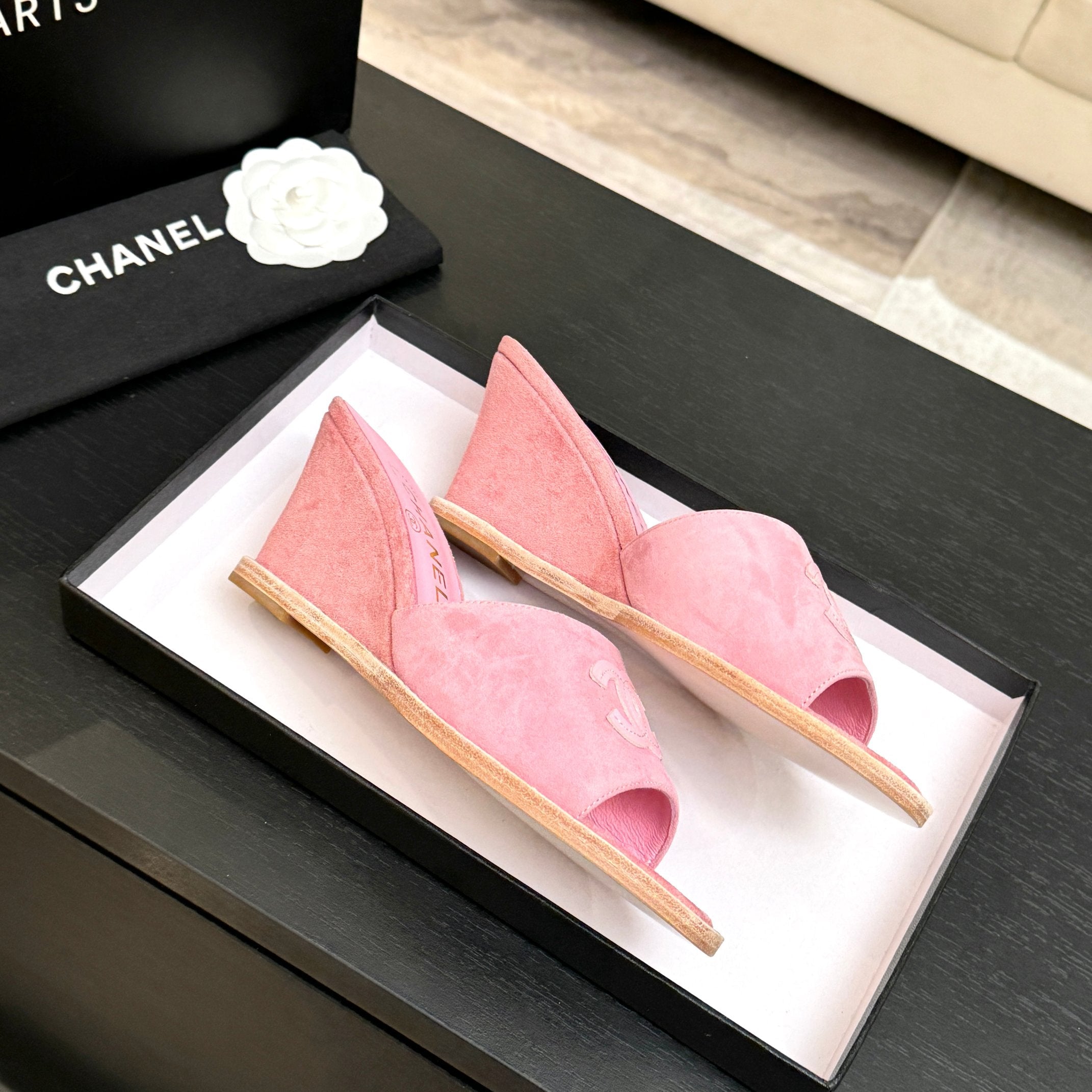 CC 26C Wedge Sandals Pink Suede 672985