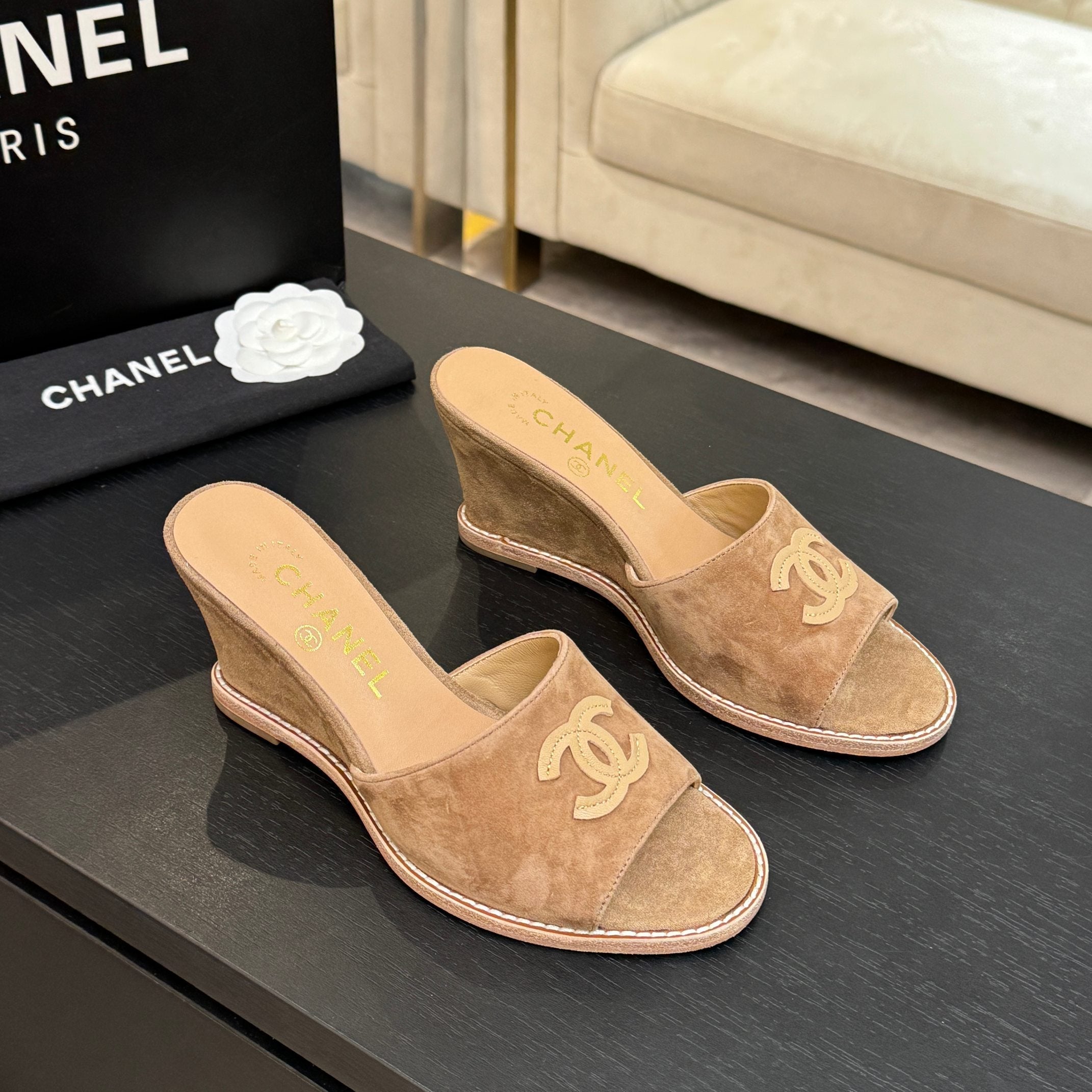 CC 26C Wedge Sandals Brown Suede 672987