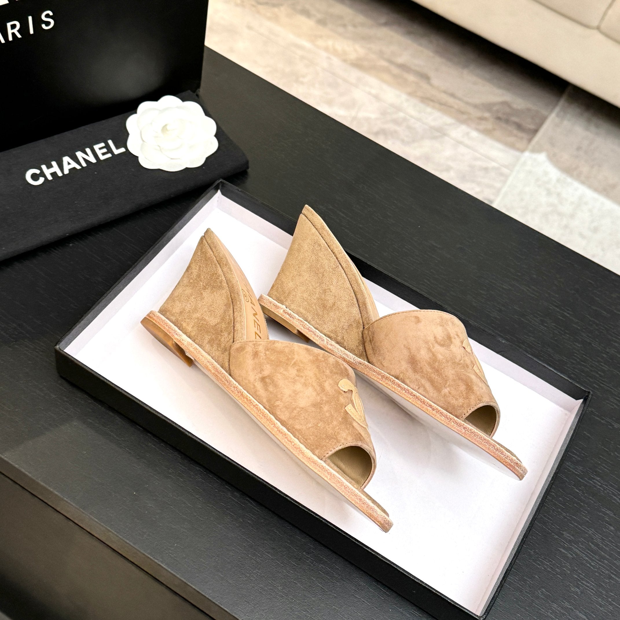 CC 26C Wedge Sandals Brown Suede 672987