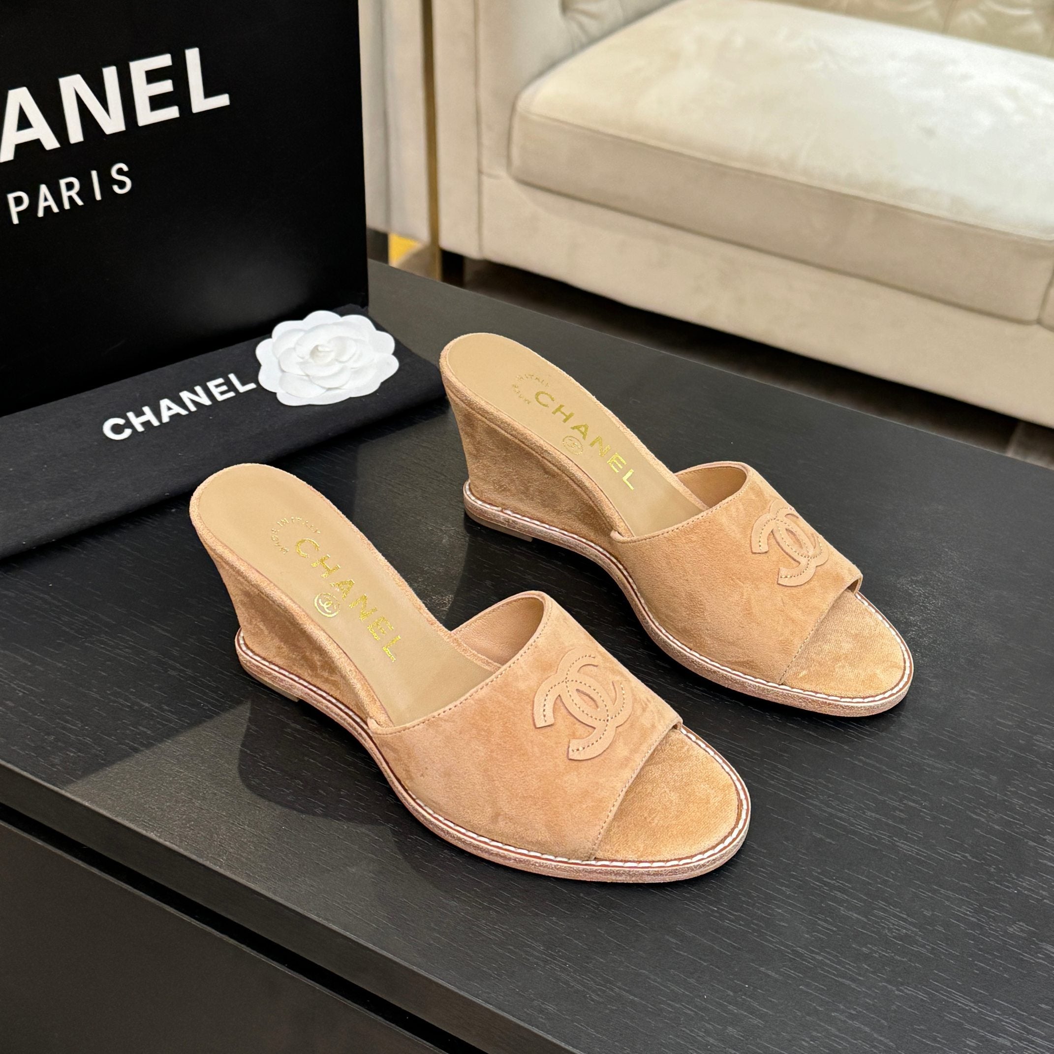 CC 26C Wedge Sandals Khahi Suede 672989