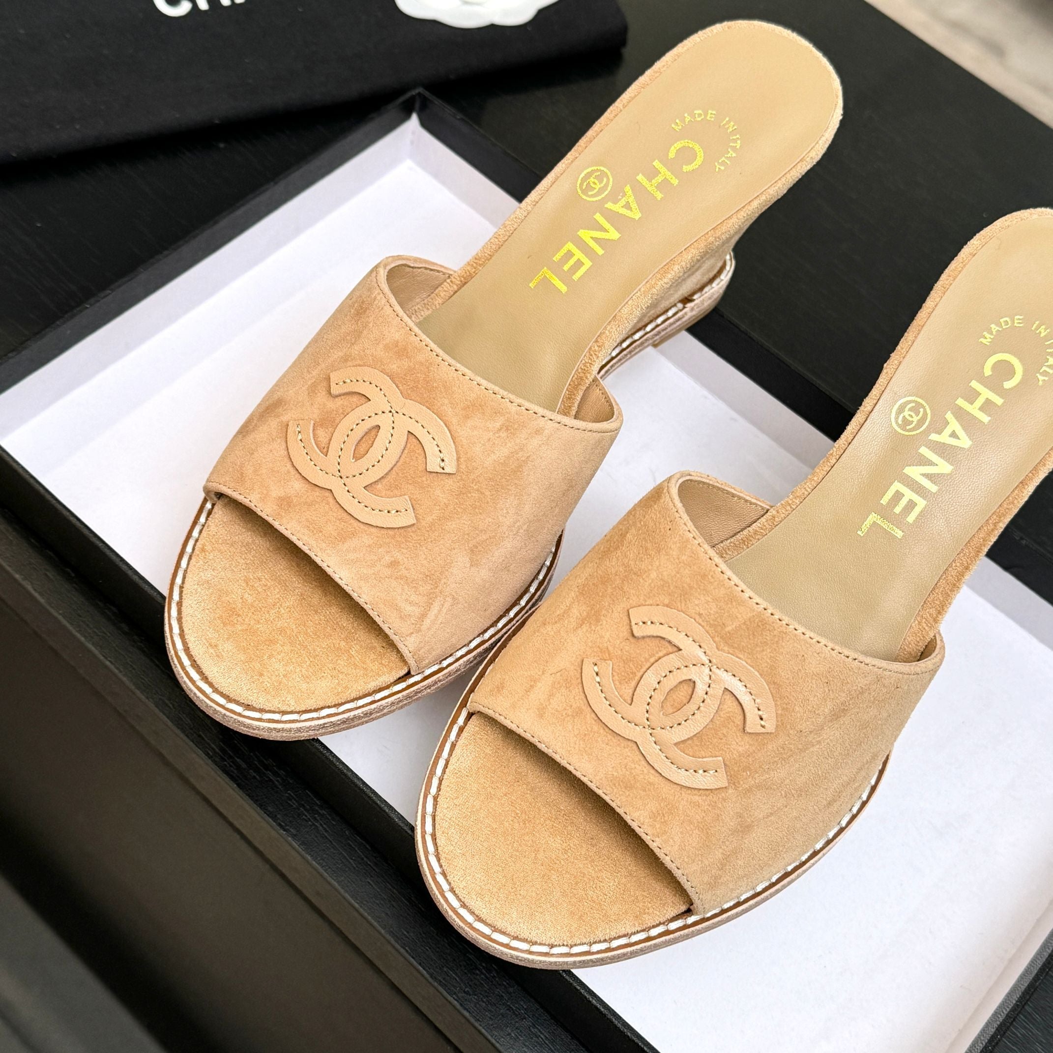CC 26C Wedge Sandals Khahi Suede 672989