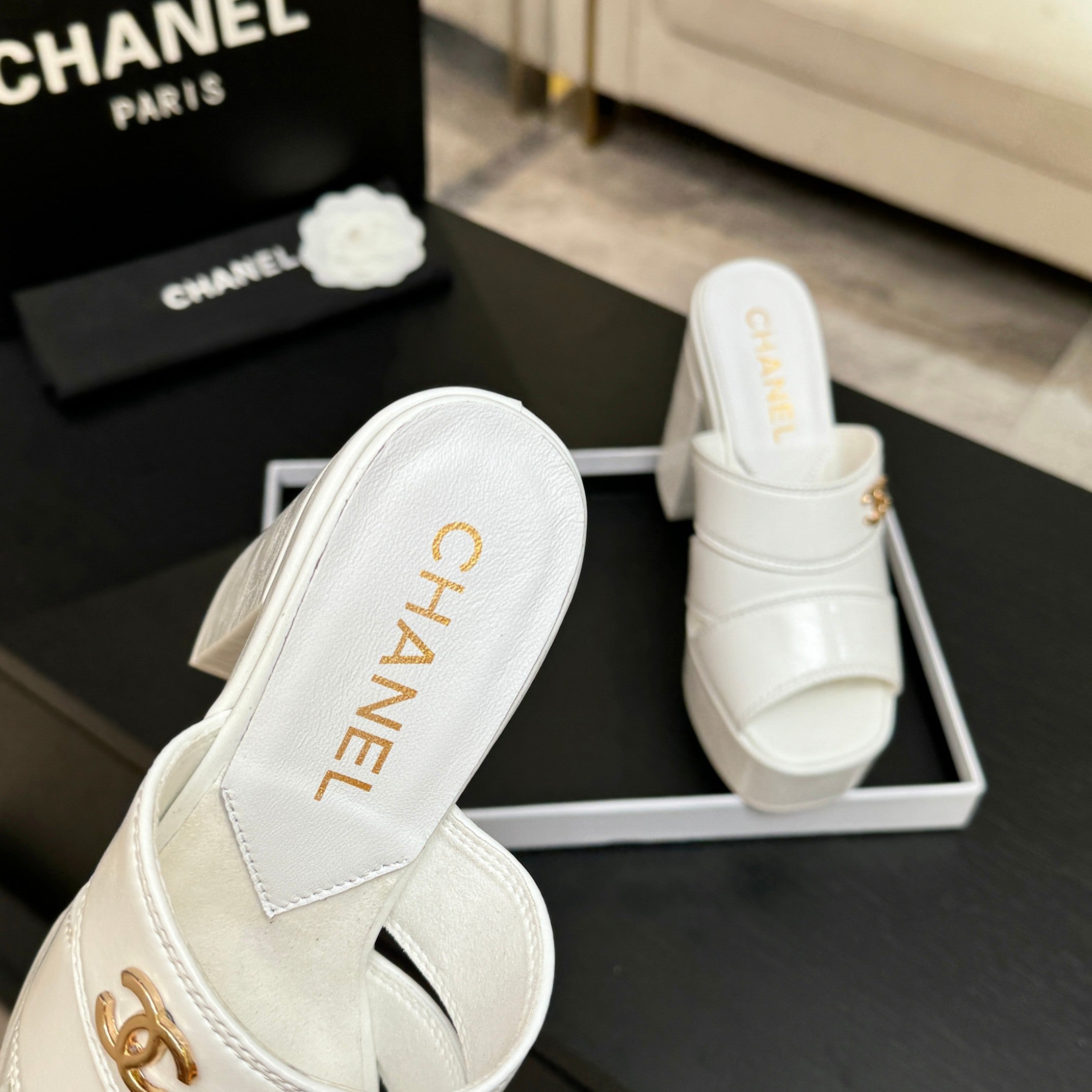 CC 26 Platform High-Heeled 12.5cm White Glossy Cowhide 673056