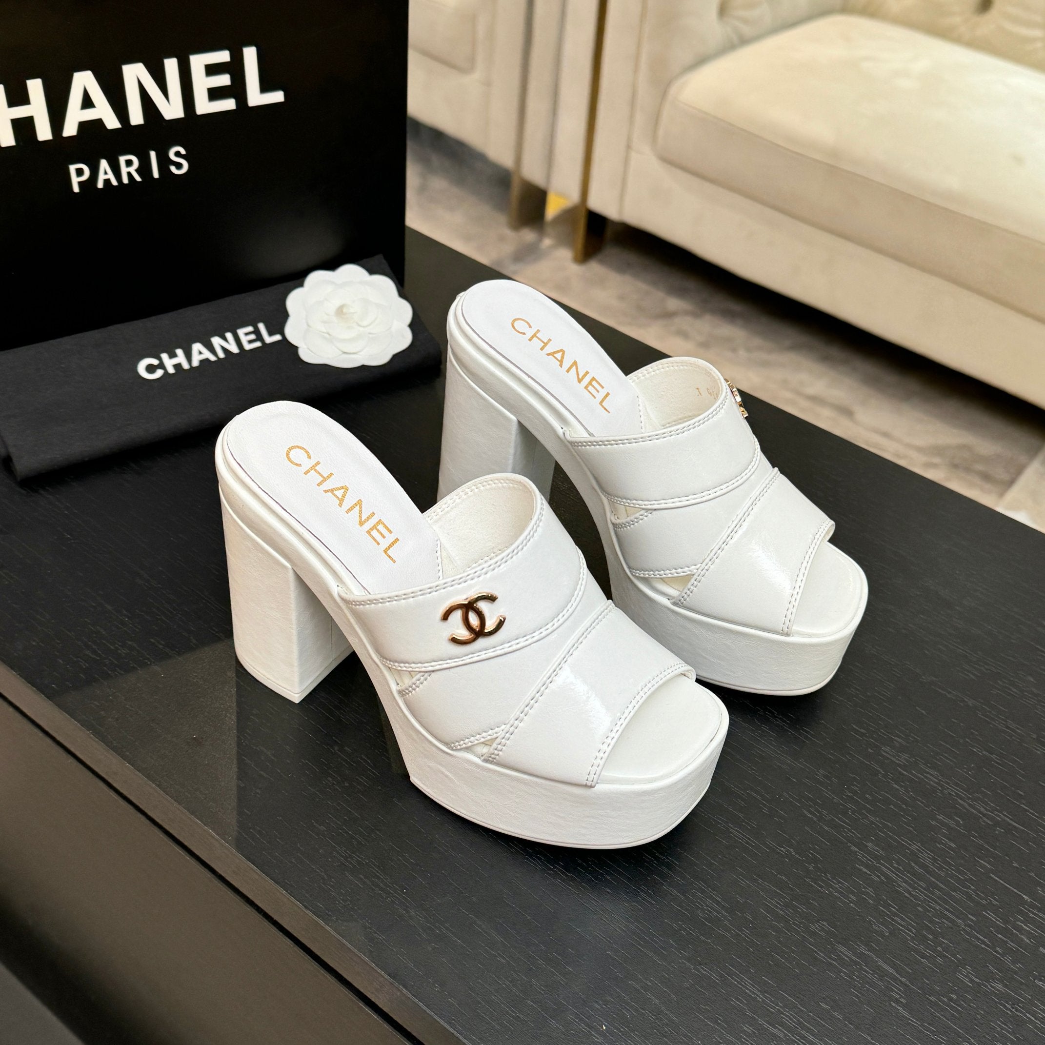 CC 26 Platform High-Heeled 12.5cm White Glossy Cowhide 673056