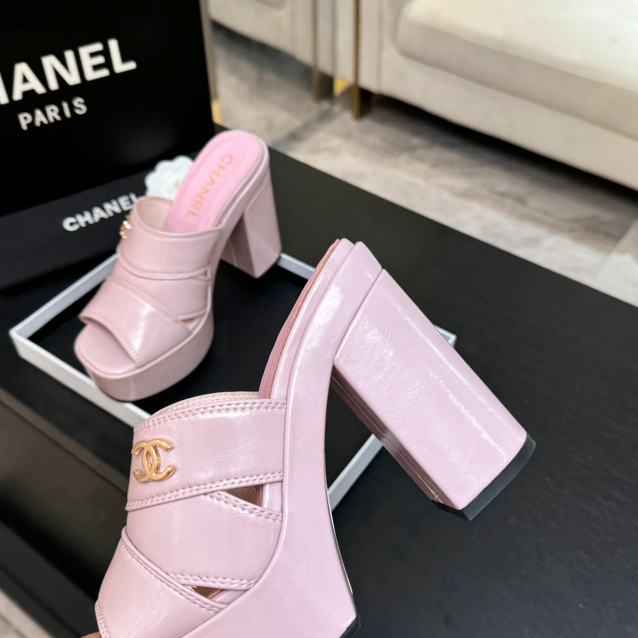 CC 26 Platform High-Heeled 12.5cm Light Pink Glossy Cowhide 673057