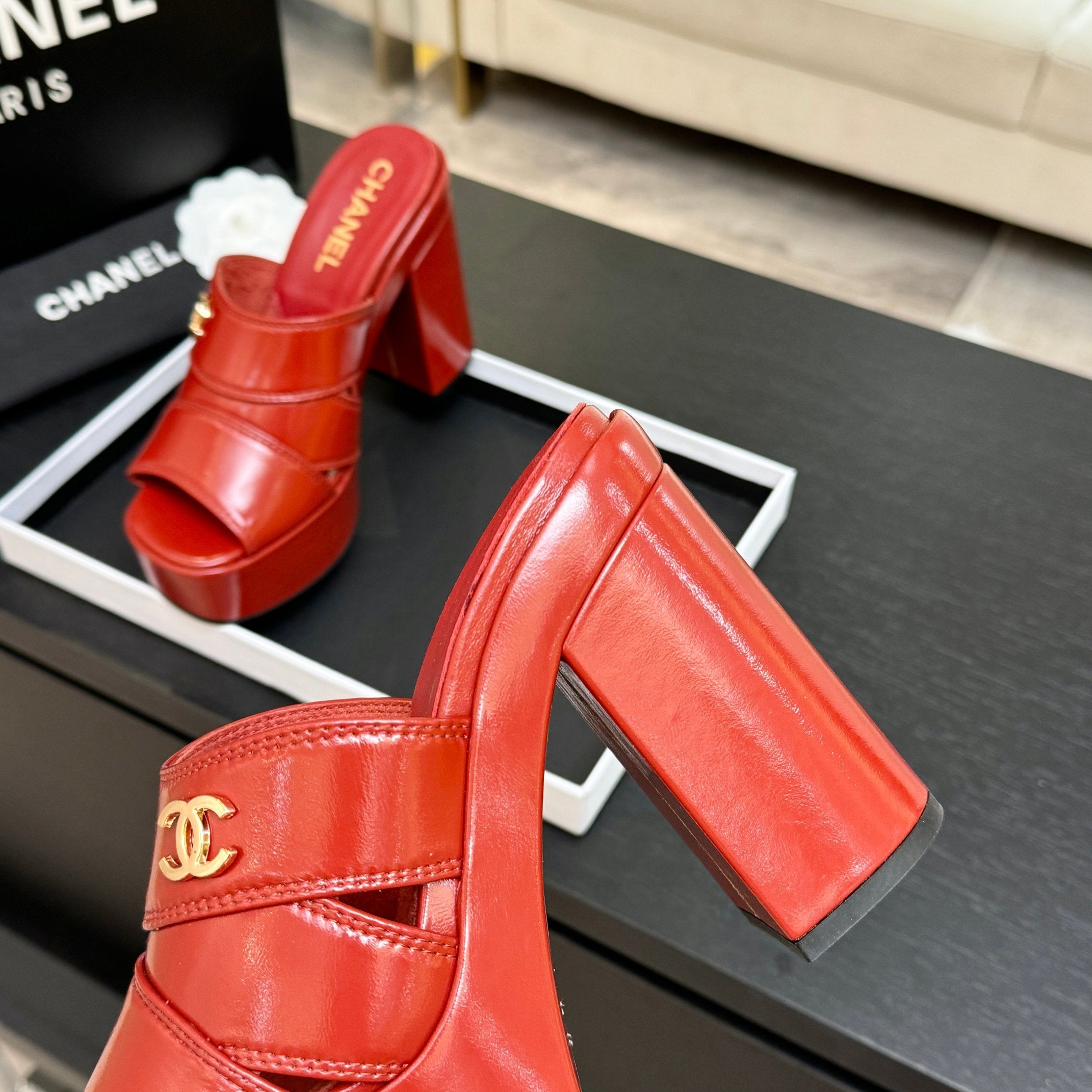 CC 26 Platform High-Heeled 12.5cm Light Red Glossy Cowhide 673058