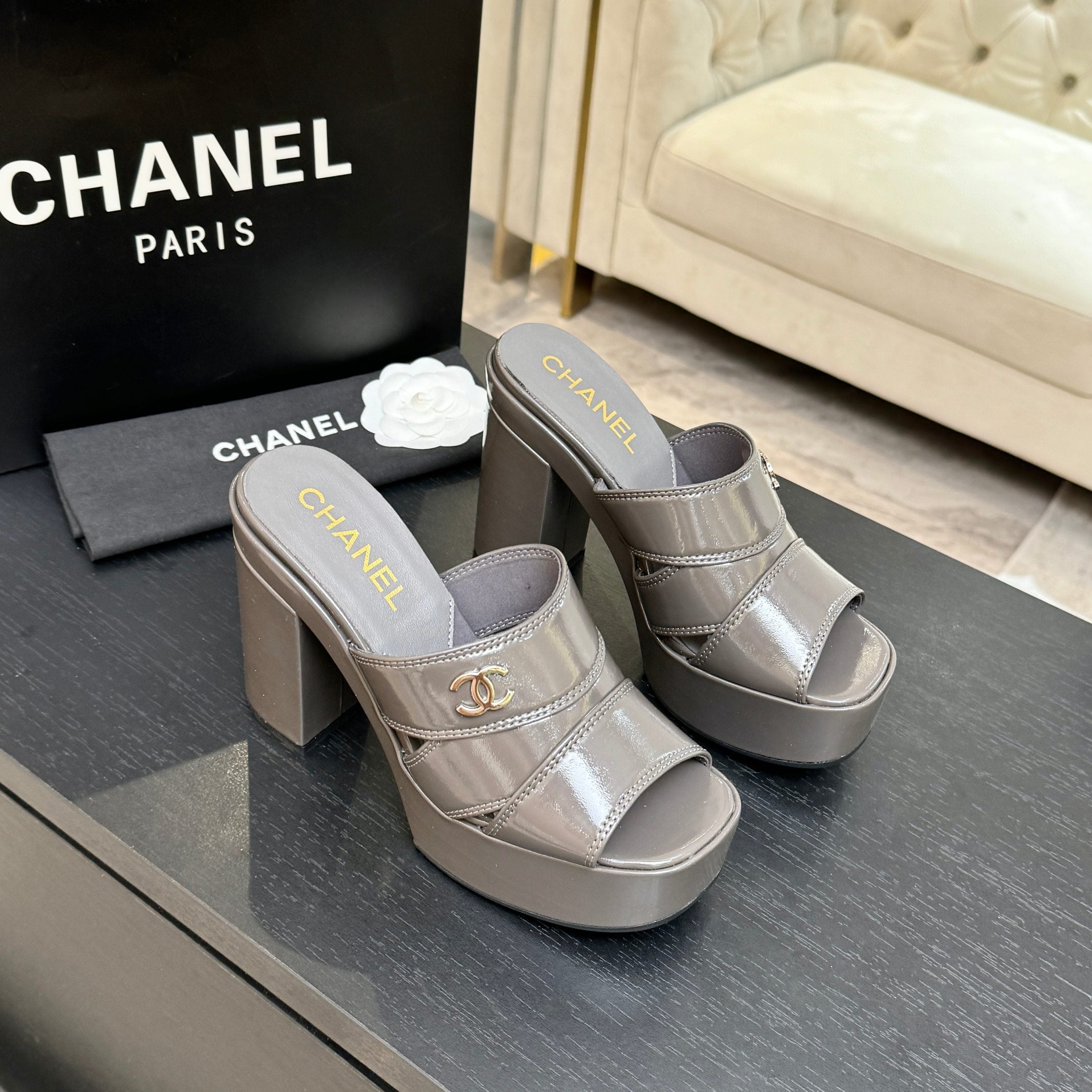 CC 26 Platform High-Heeled 12.5cm Grey Glossy Cowhide 673060