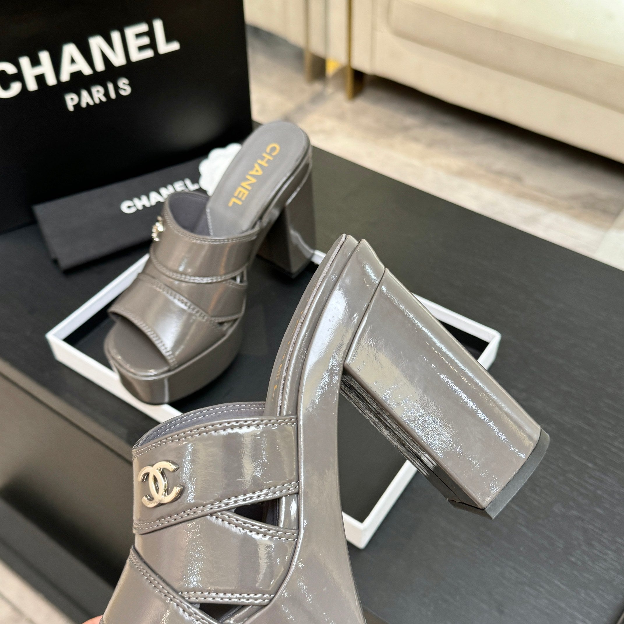 CC 26 Platform High-Heeled 12.5cm Grey Glossy Cowhide 673060