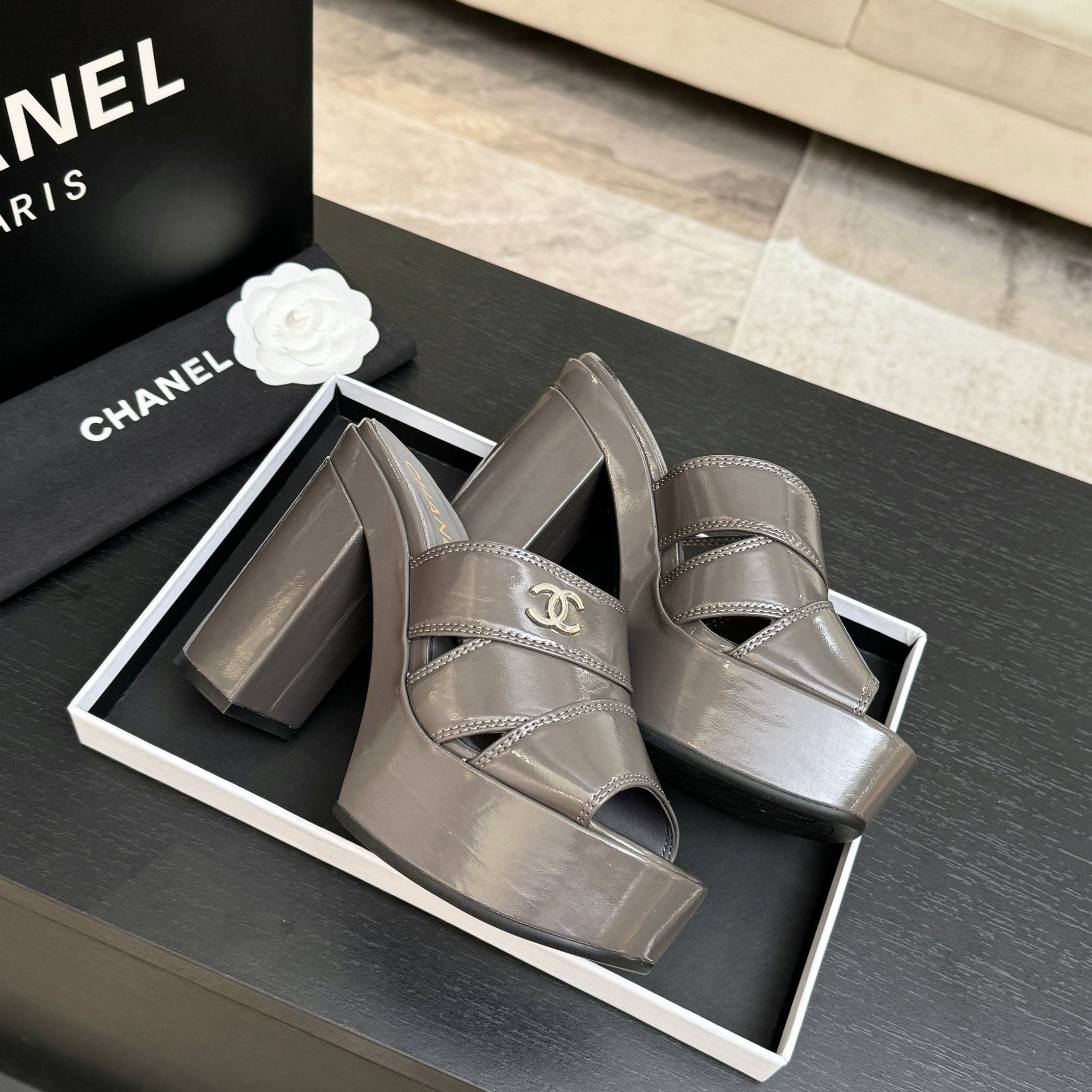 CC 26 Platform High-Heeled 12.5cm Grey Glossy Cowhide 673060