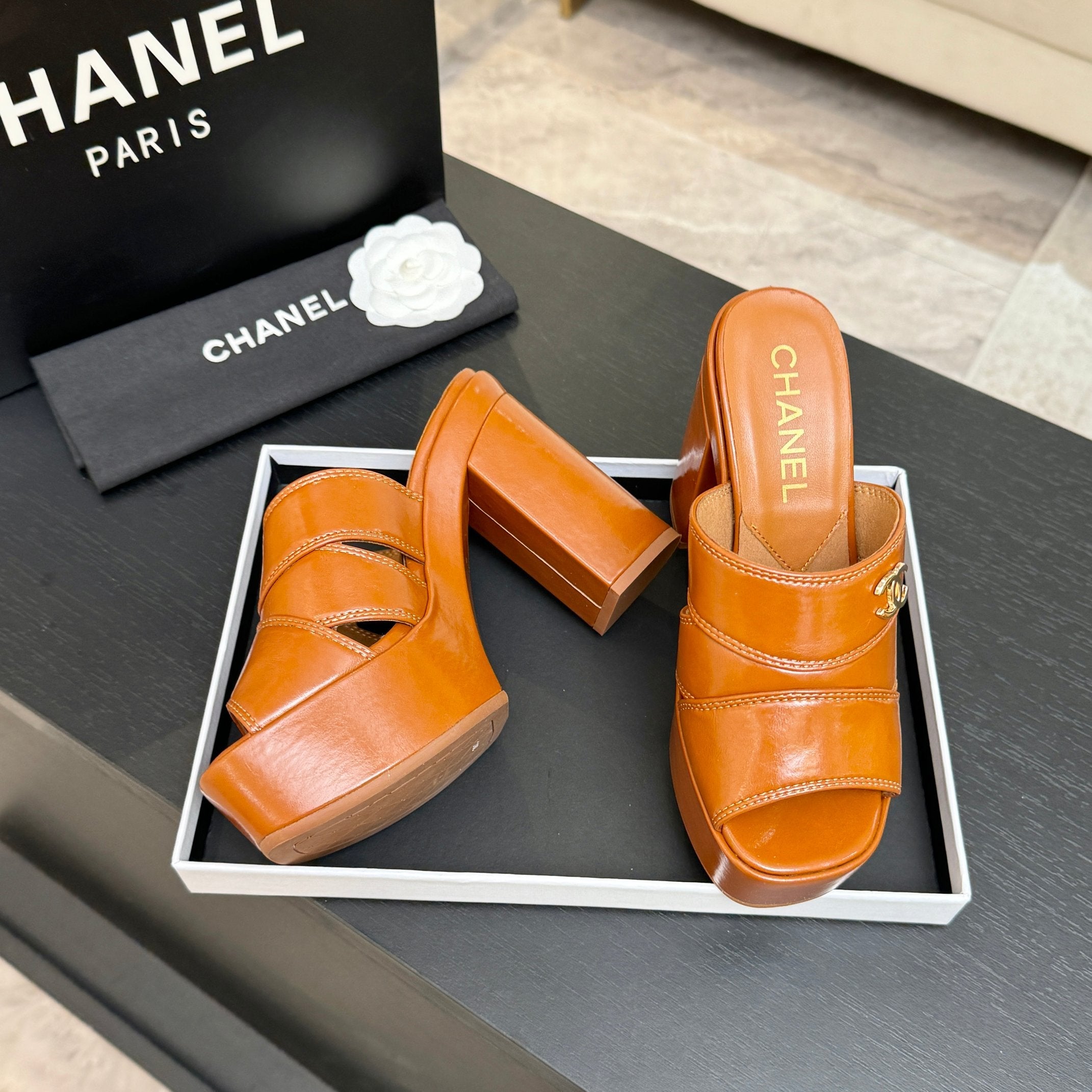 CC 26 Platform High-Heeled 12.5cm Tan Brown Glossy Cowhide 673063