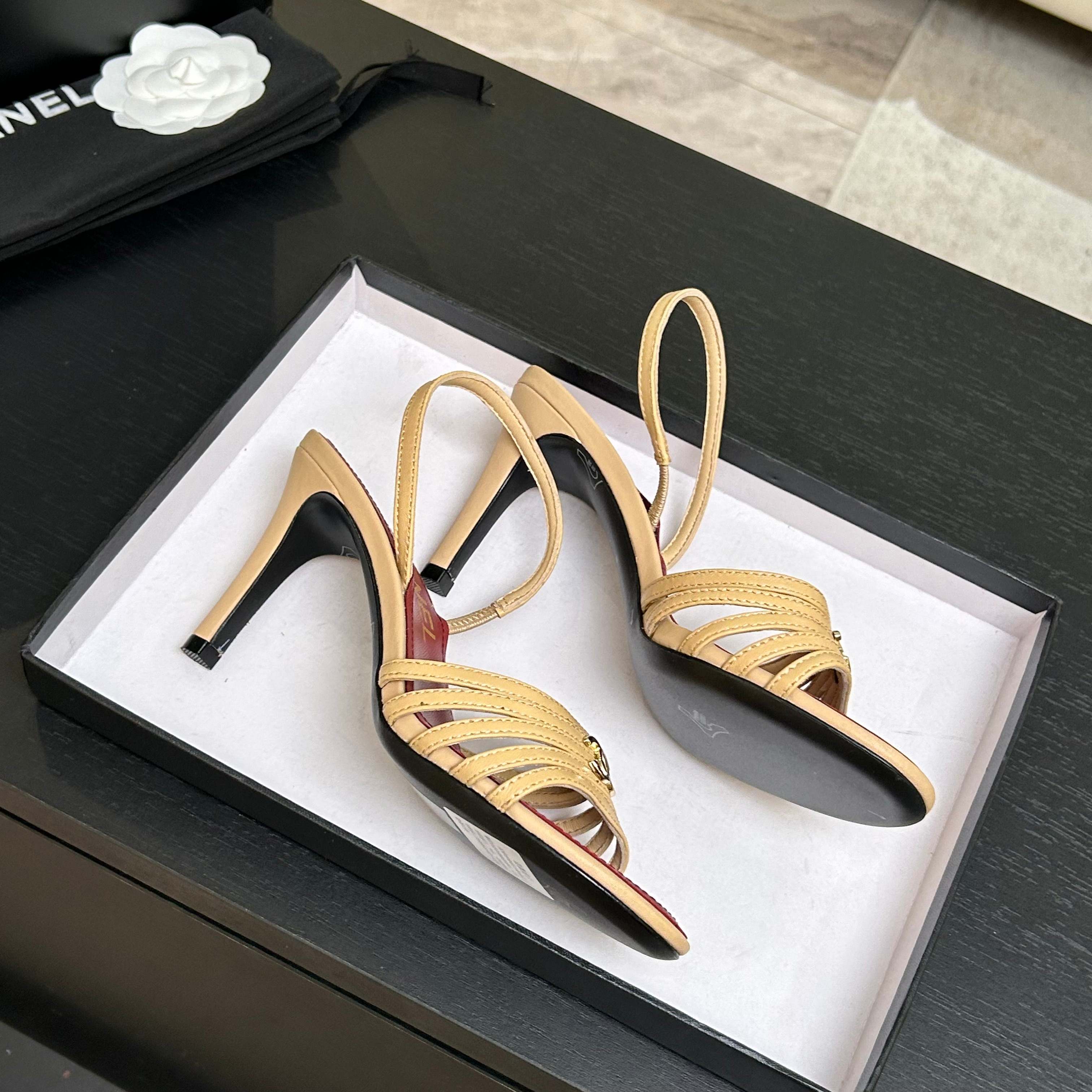 CC Métiers d’art 26s Sandal 6cm Beige Leather 847255