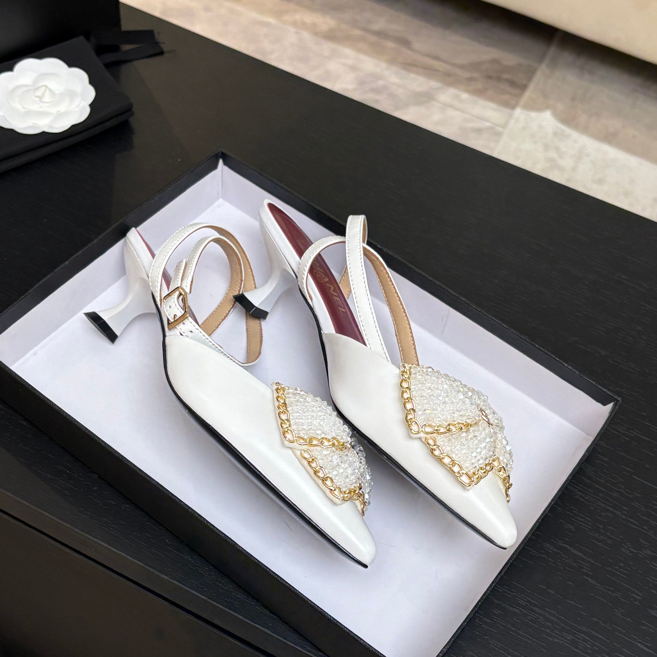 CC 26P Rhinestone-Encrusted Bow Slingback White Leather 907740