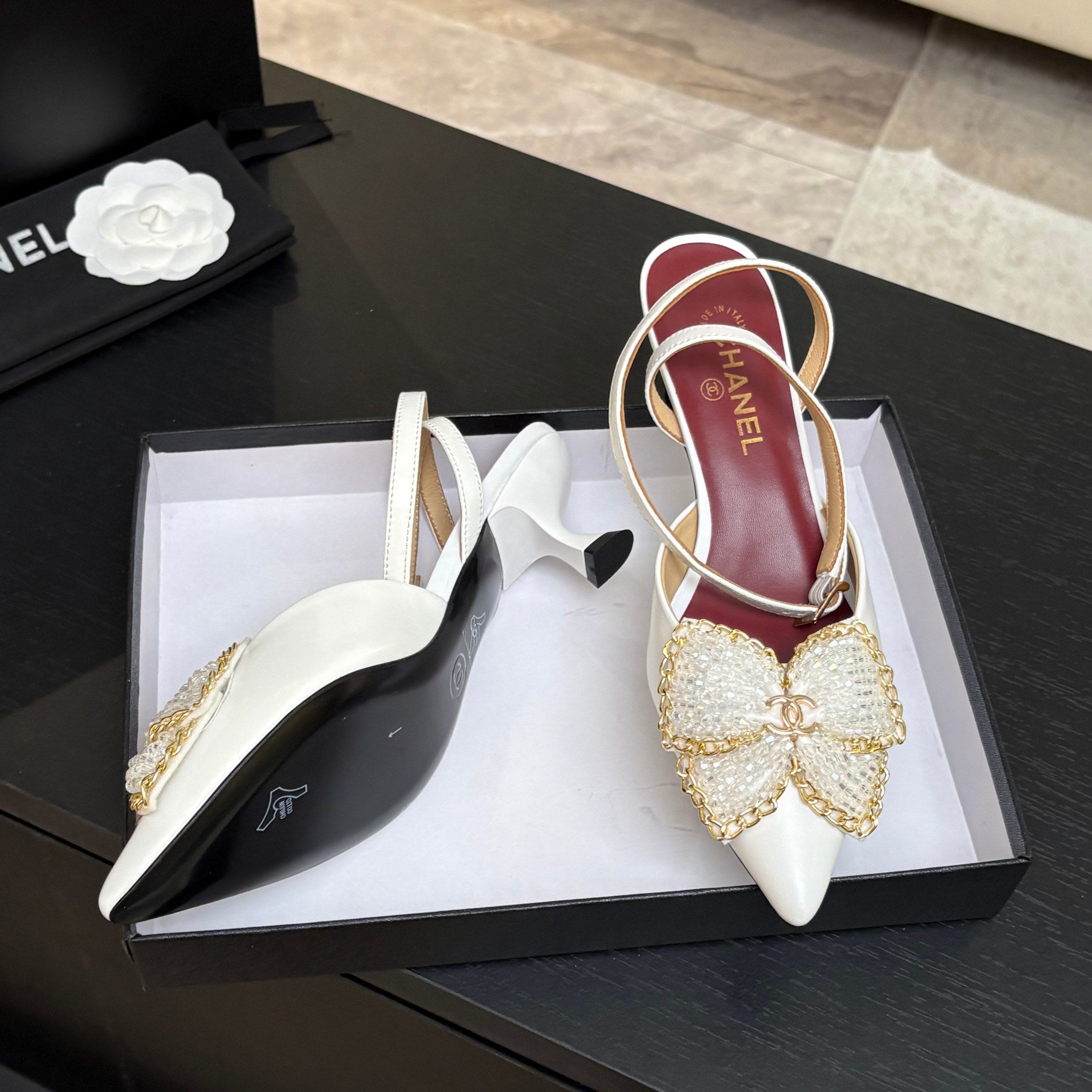 CC 26P Rhinestone-Encrusted Bow Slingback White Leather 907740
