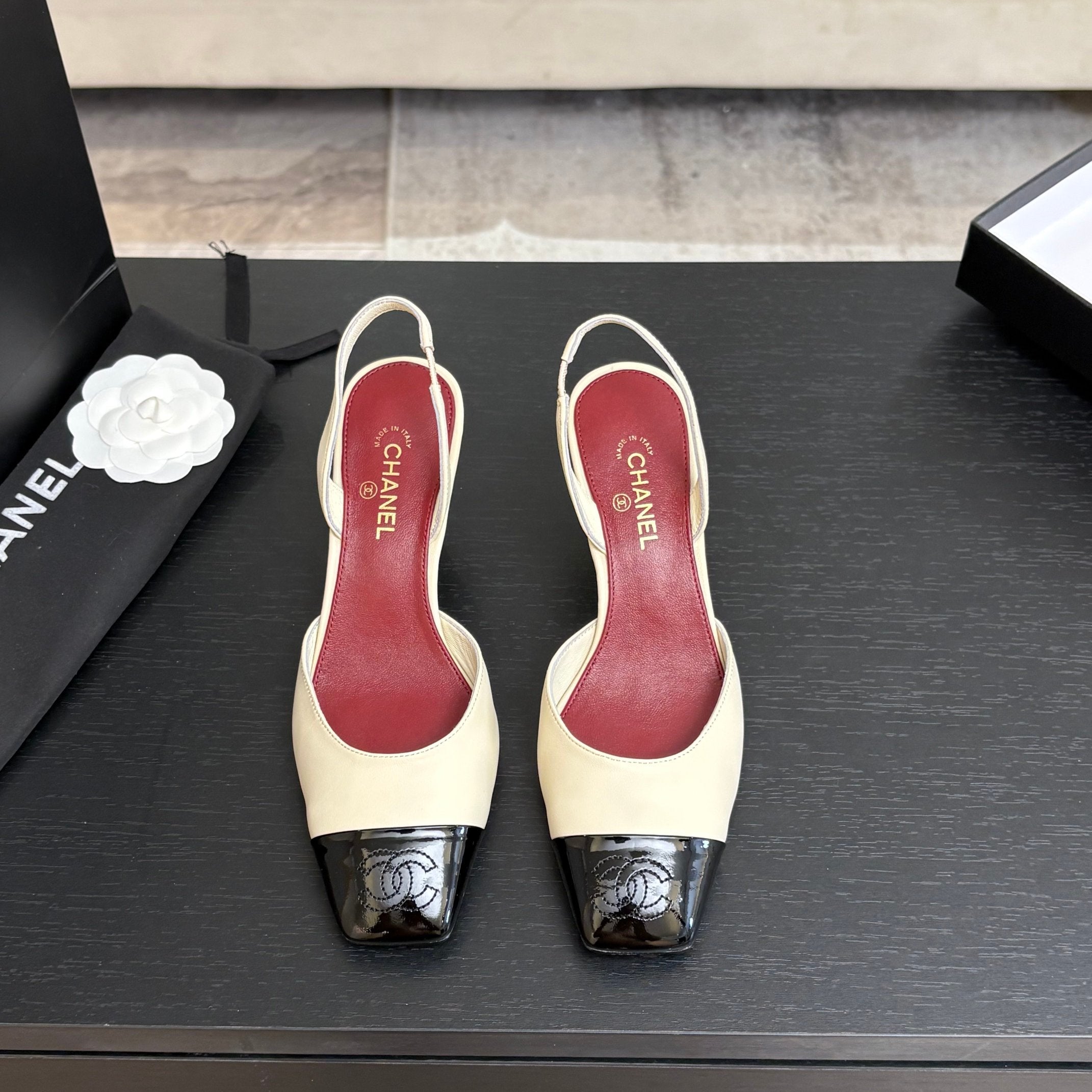 CC 26s Square Cap Toe Slingback 7cm Black Cream Lambskin Patent Leather 958025