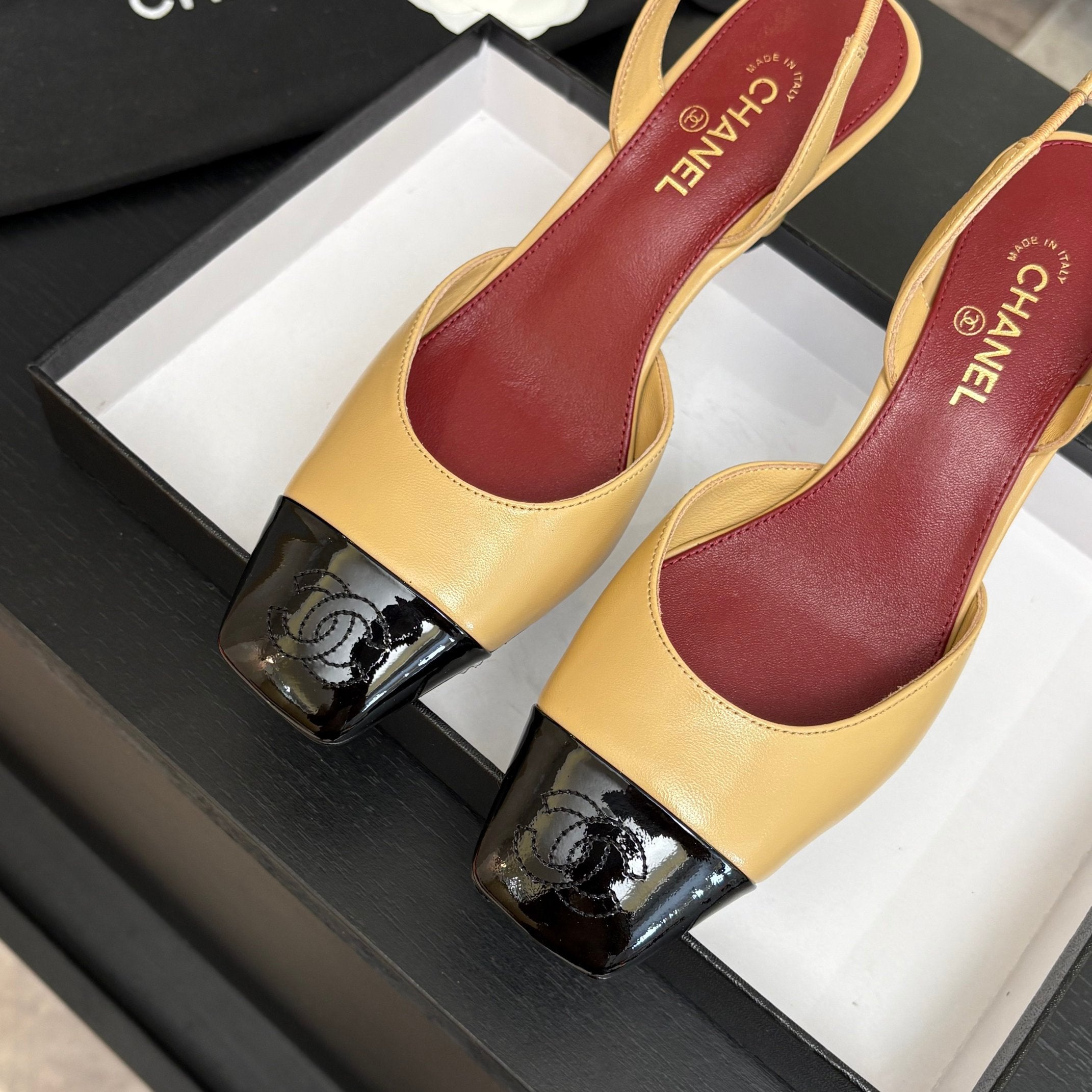 CC 26s Square Cap Toe Slingback 7cm Black Beige Lambskin Patent Leather 958027