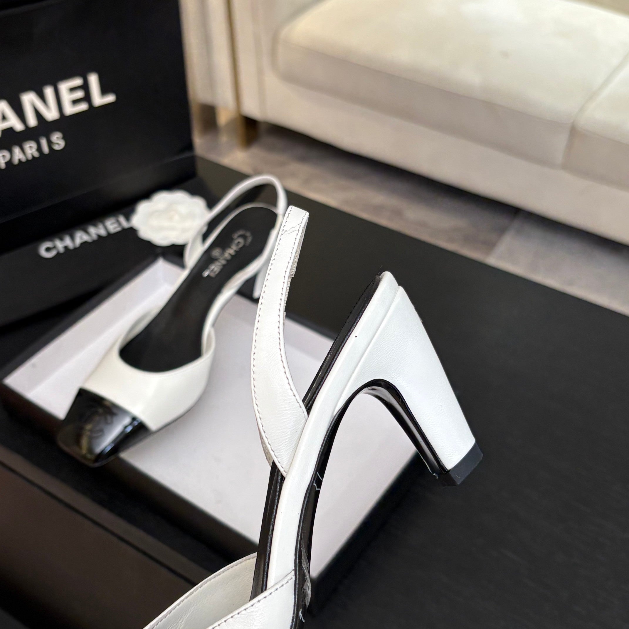 CC 26s Square Cap Toe Slingback 7cm Black White Lambskin Patent Leather 958030