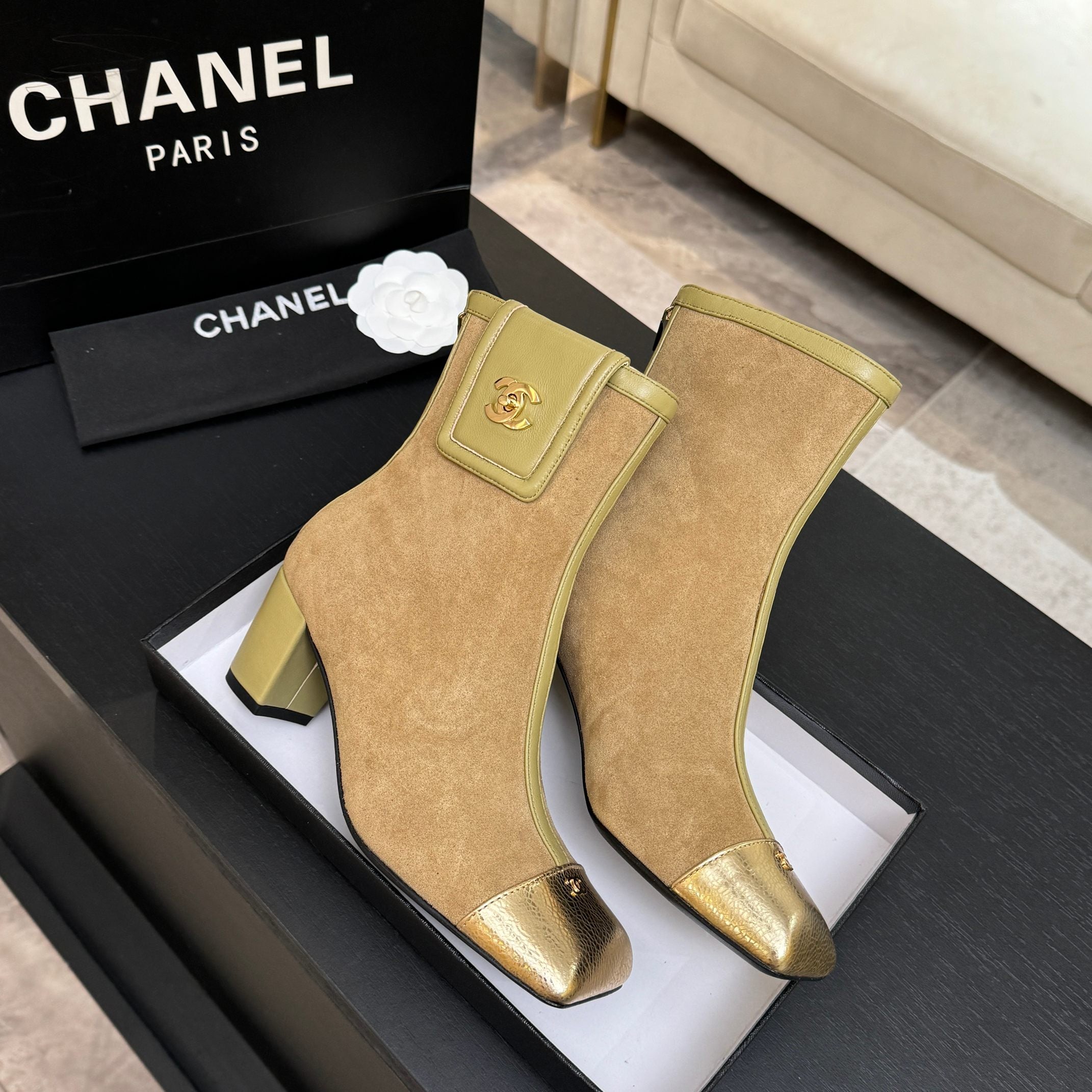 CC 26s Ankle Boots With Pocket Beige Suede Patent Lambskin 958071
