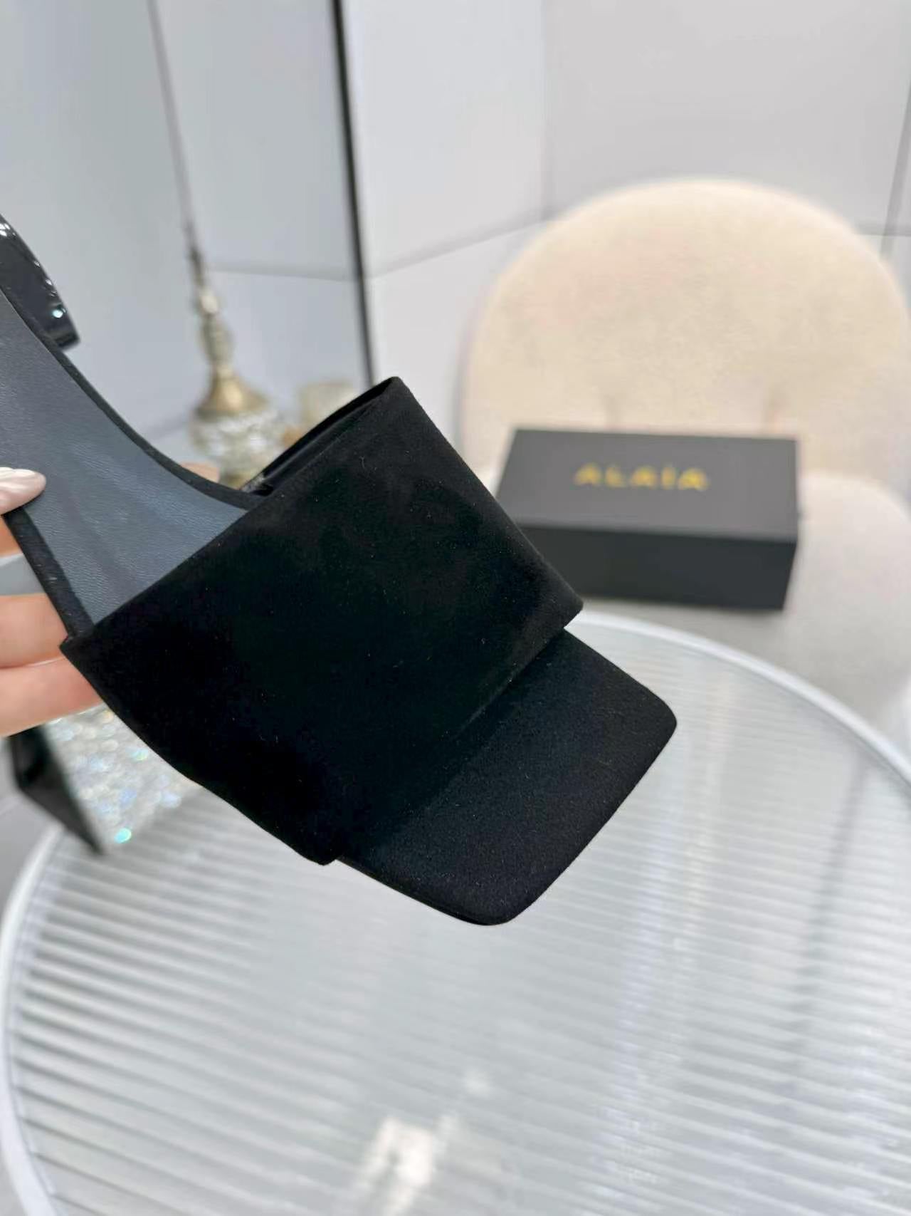 Alaia Suede Ellipse Mules 3cm Black Suede 986459