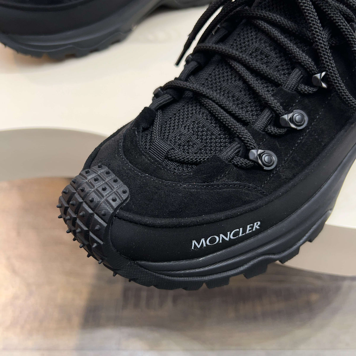MC 26S Trailgrip Lite Men Sneakers 4cm Black Suede Fabric 775323
