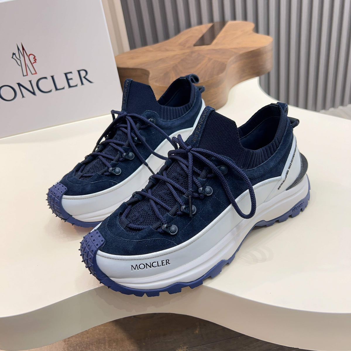 MC 26S Trailgrip Lite Men Sneakers 4cm Navy Suede Fabric 775324