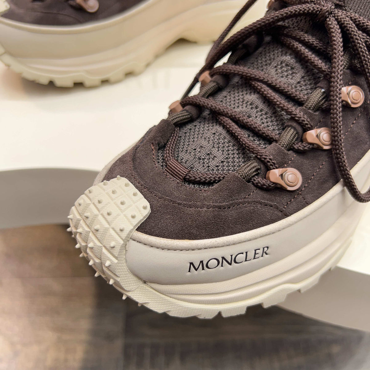 MC 26S Trailgrip Lite Men Sneakers 4cm Brown Suede Fabric 775325