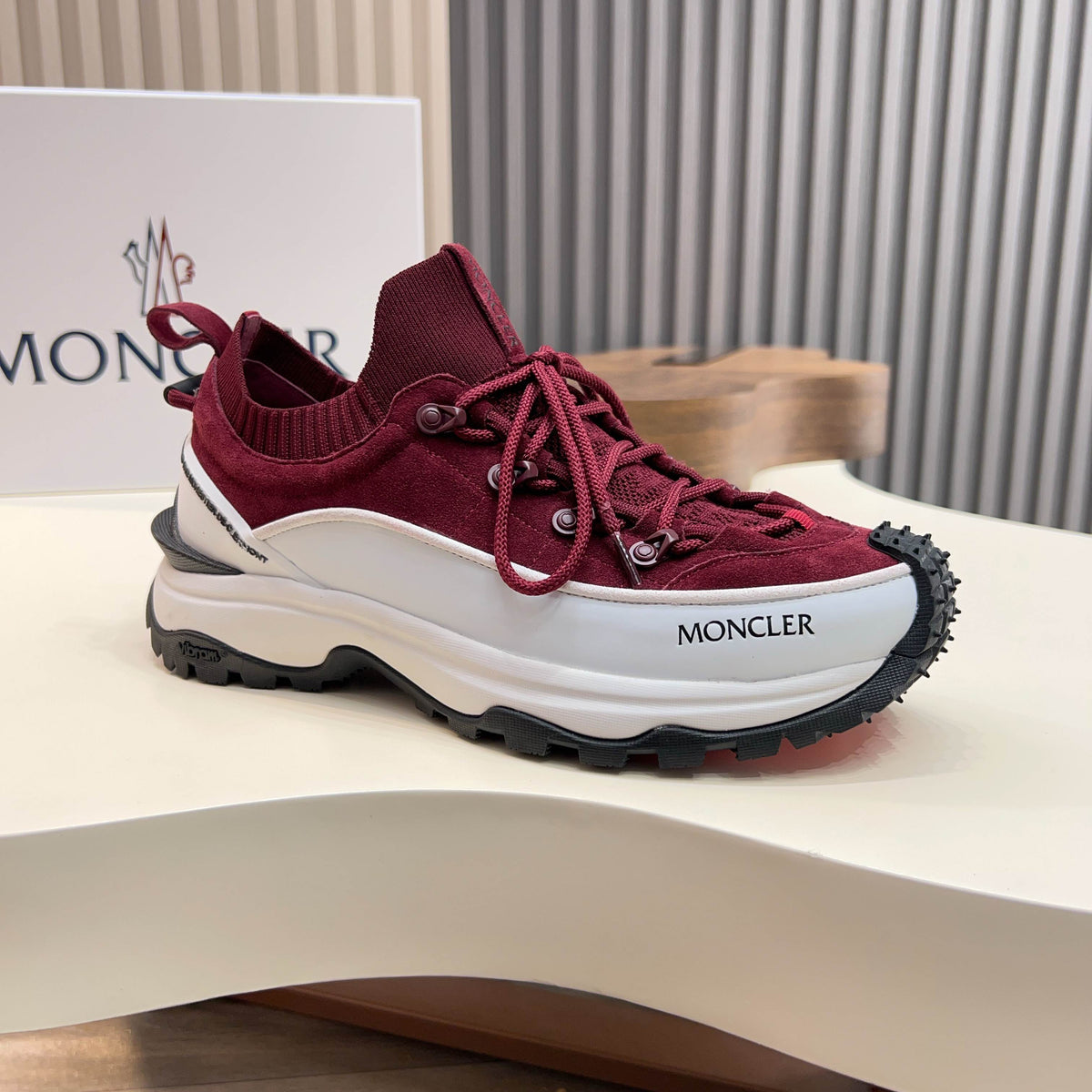 MC 26S Trailgrip Lite Men Sneakers 4cm Burgundy White Fabric 238810
