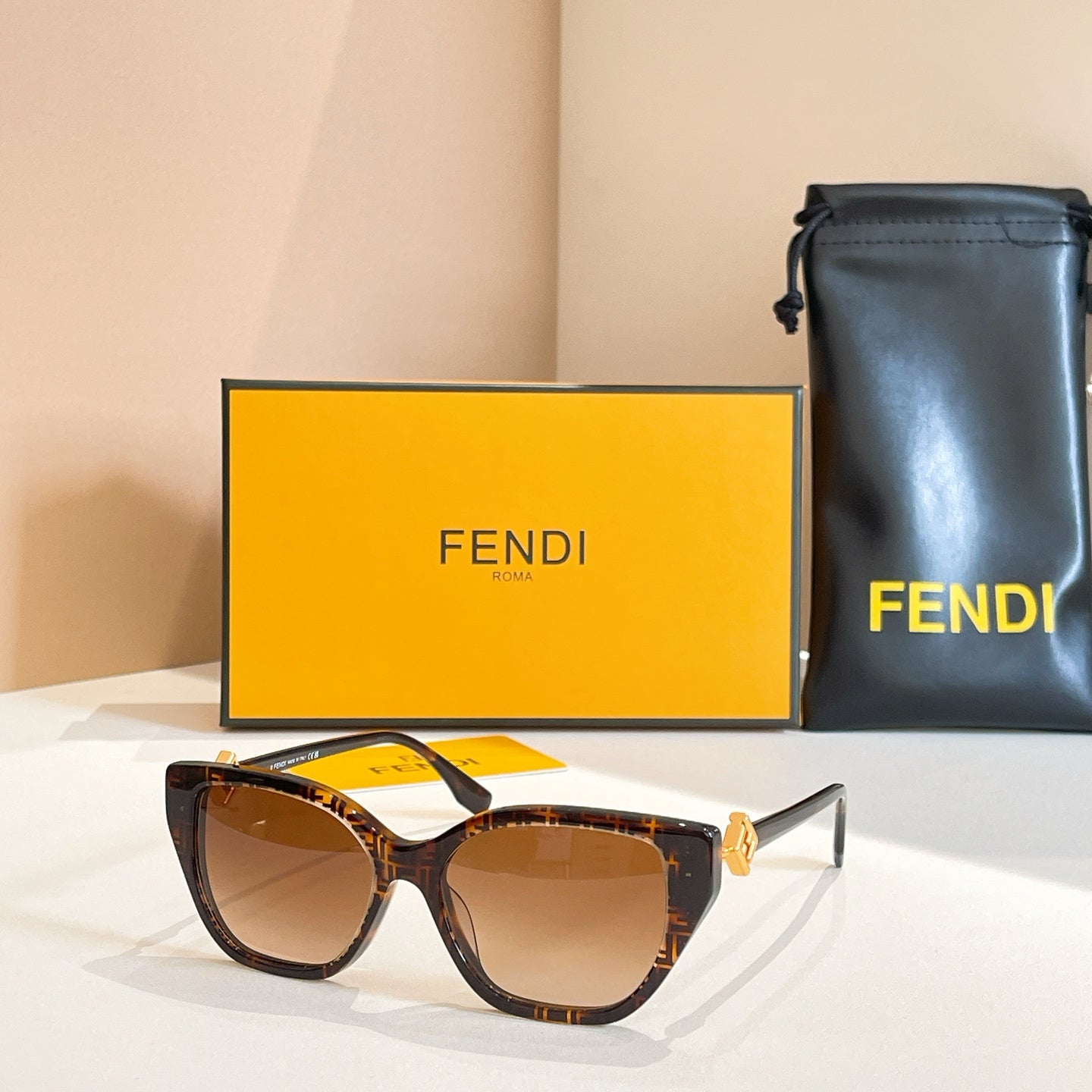 OVERSIZED FF DIAMONDS SQUARE FRAME SUNGLASSES FE50100 IN ACETATE