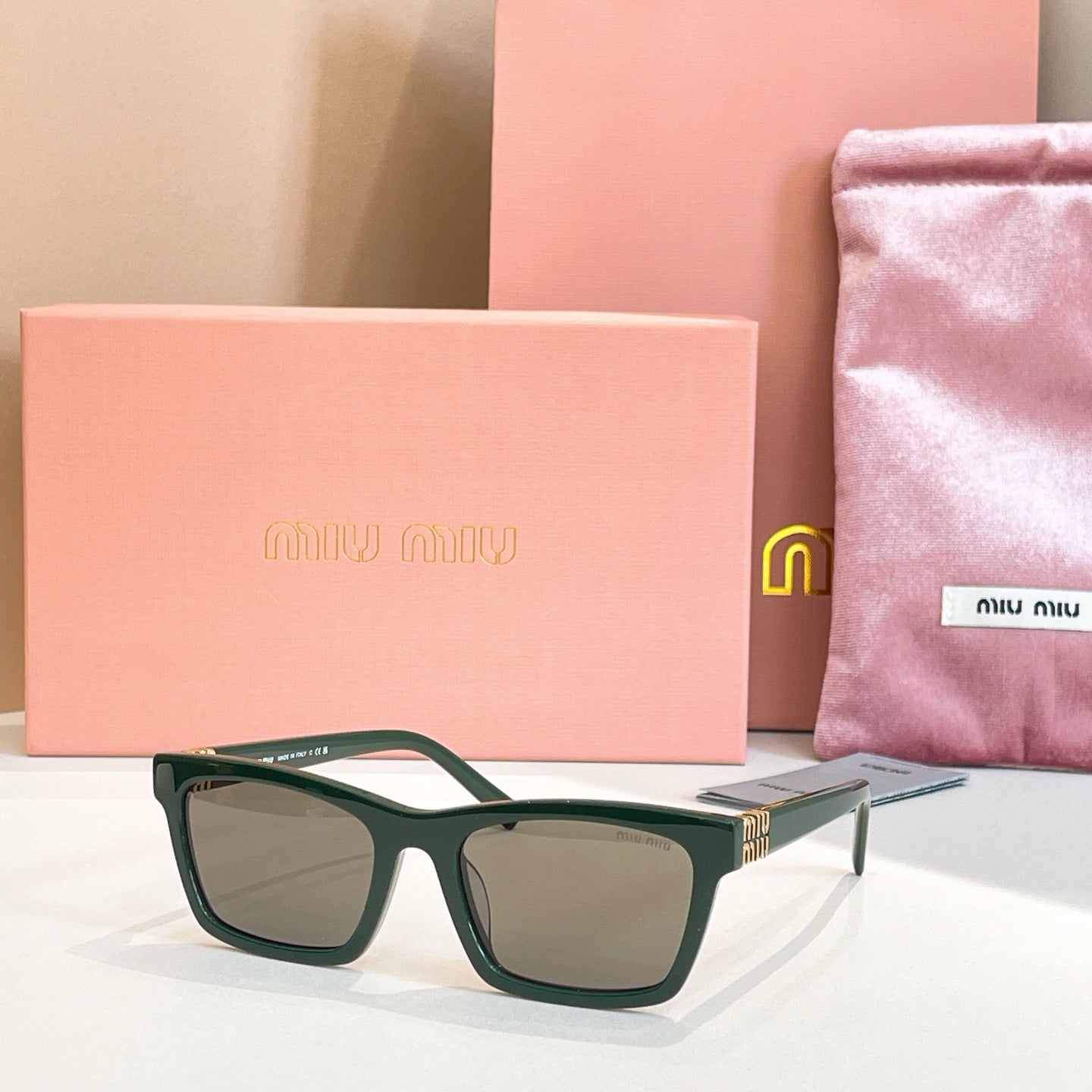 Miumiu Sunglasses 652553