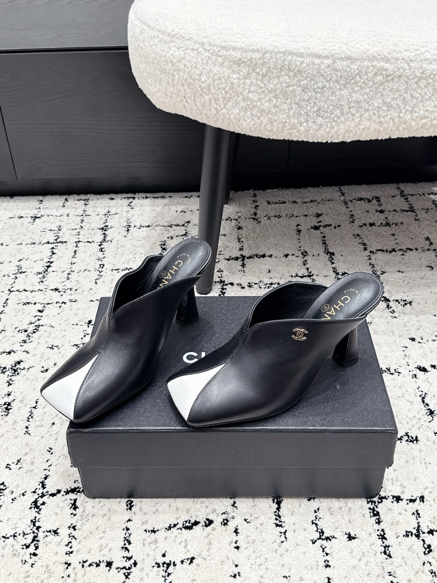 CC 26s Square Toe High Heels 9.5cm Black White Sheepskin 880460