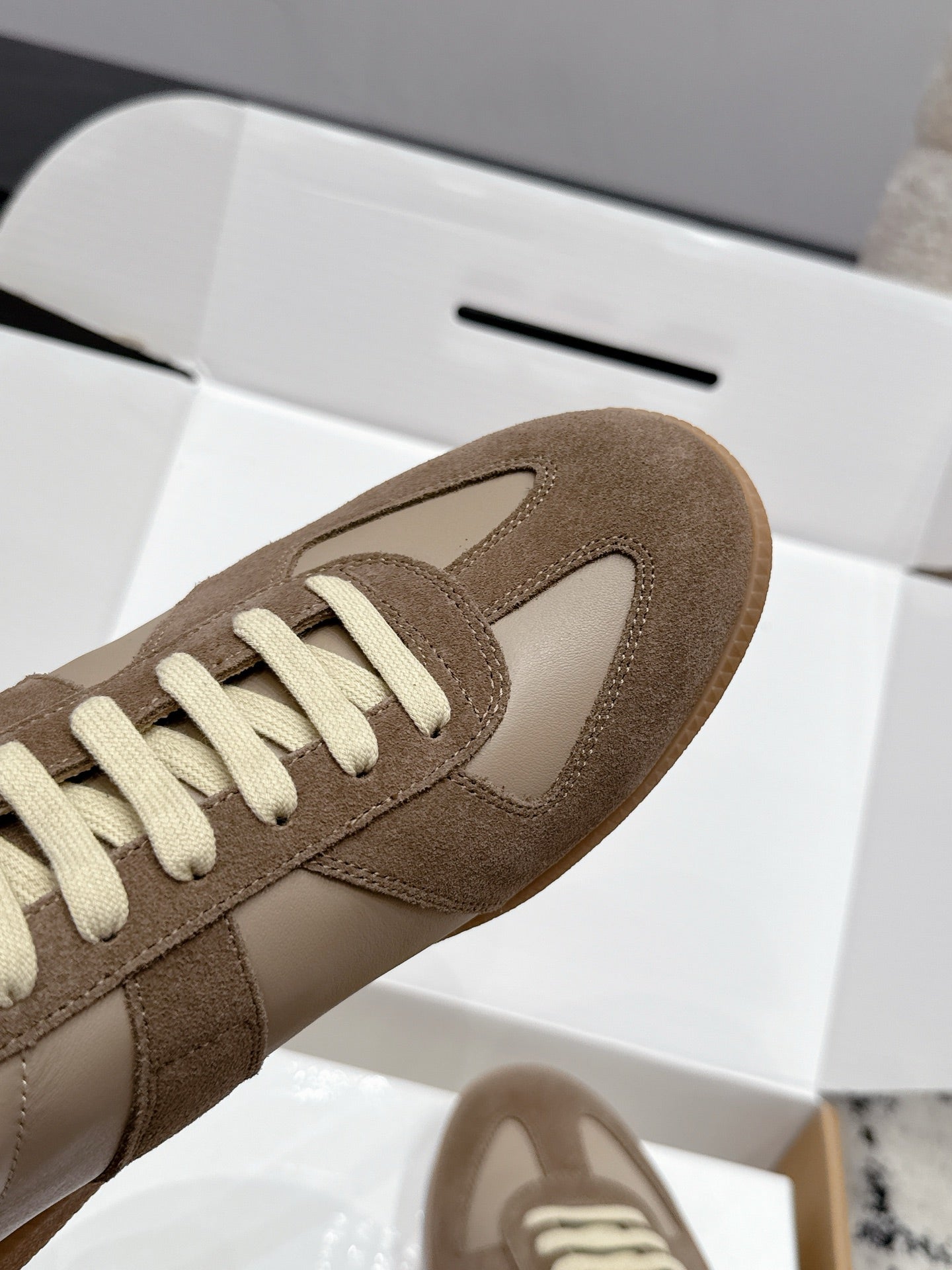 MM6 Replica Casual Sneaker Beige Brown Sheepskin Suede 881193