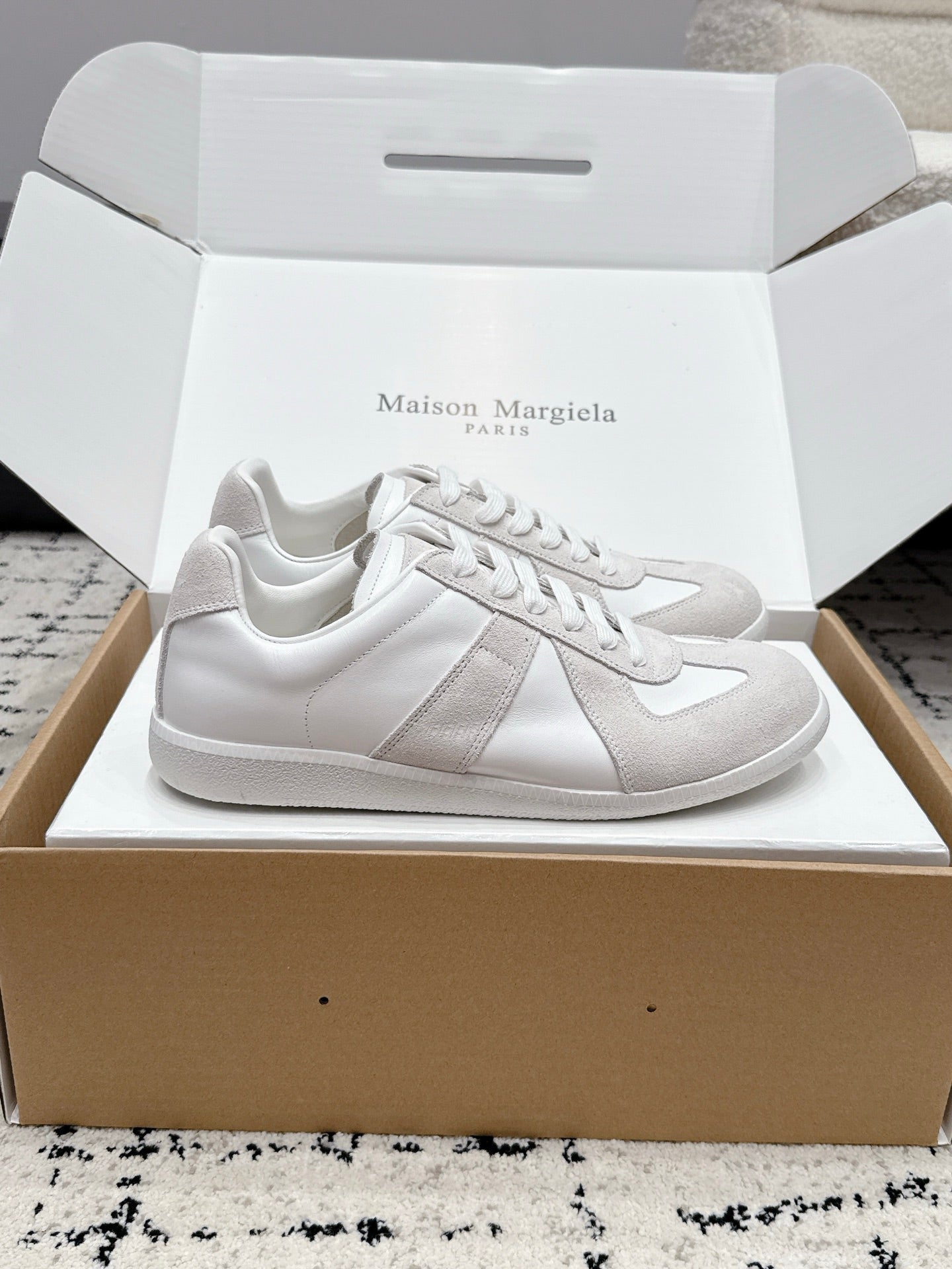 MM6 Replica Casual Sneaker White Sheepskin Suede 881195