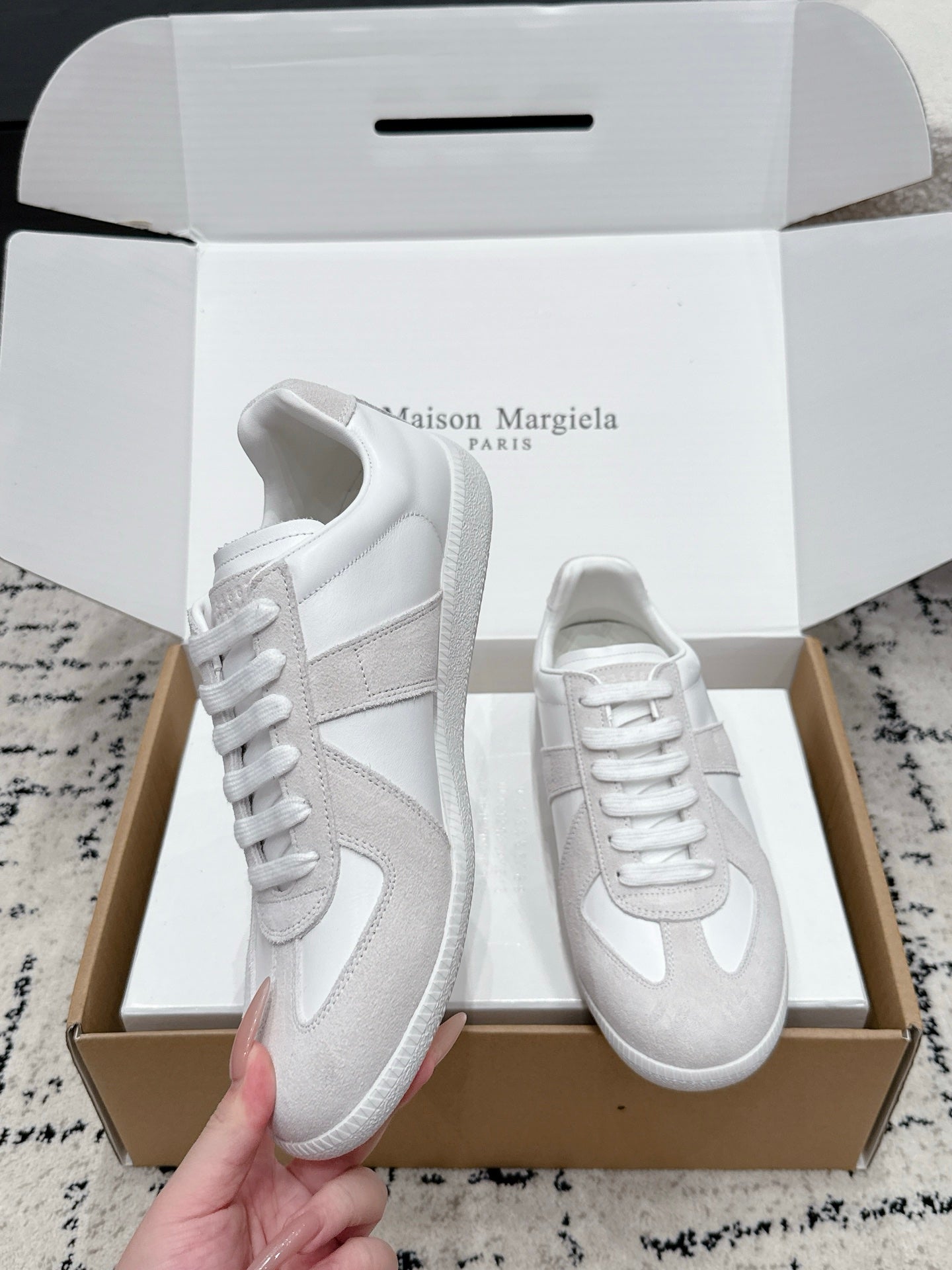 MM6 Replica Casual Sneaker White Sheepskin Suede 881195