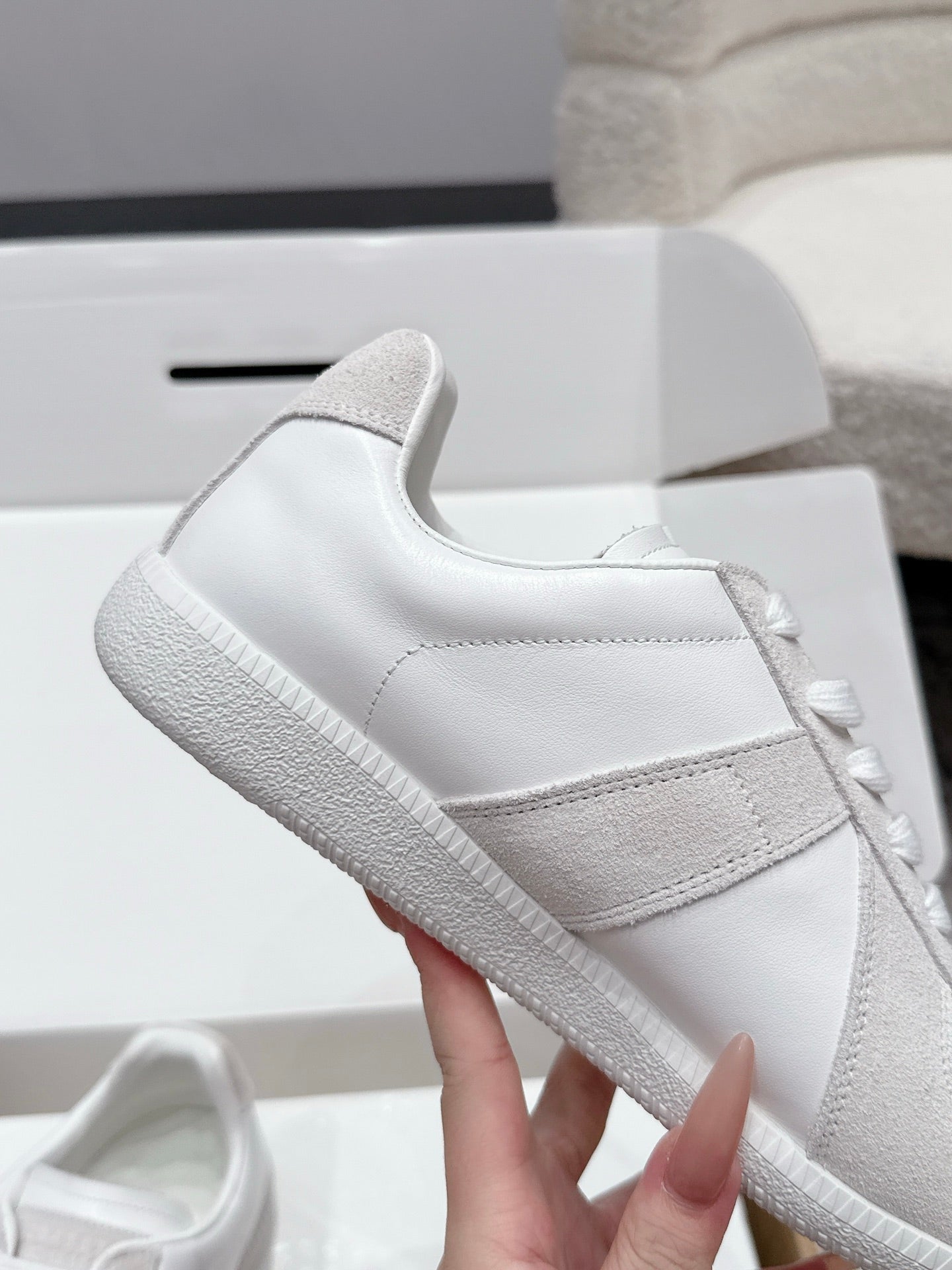 MM6 Replica Casual Sneaker White Sheepskin Suede 881195