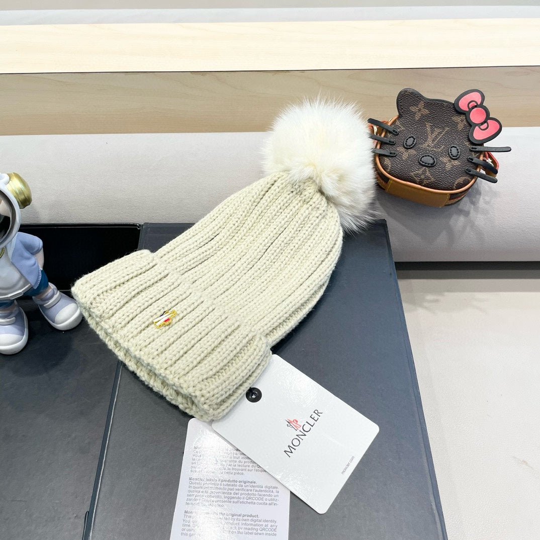WOOL BEANIE WITH POM POM BEIGE 435048