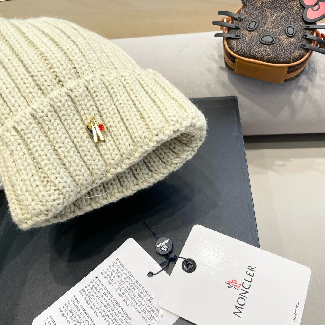 WOOL BEANIE WITH POM POM BEIGE 435048