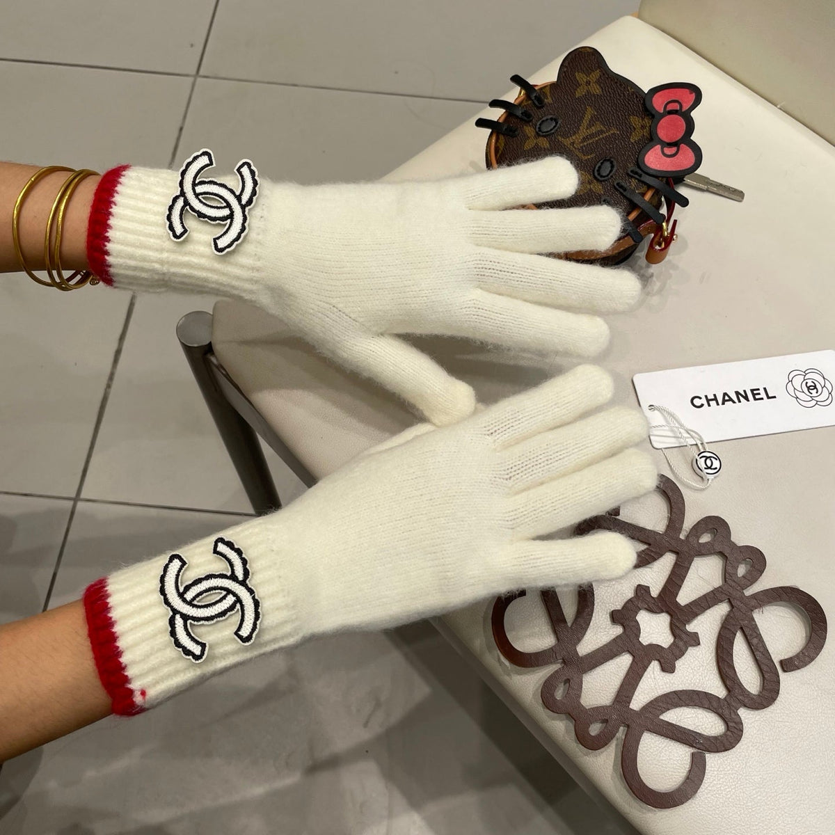 CC 26S CC Logo Full-Finger Gloves White Red Wool 505730
